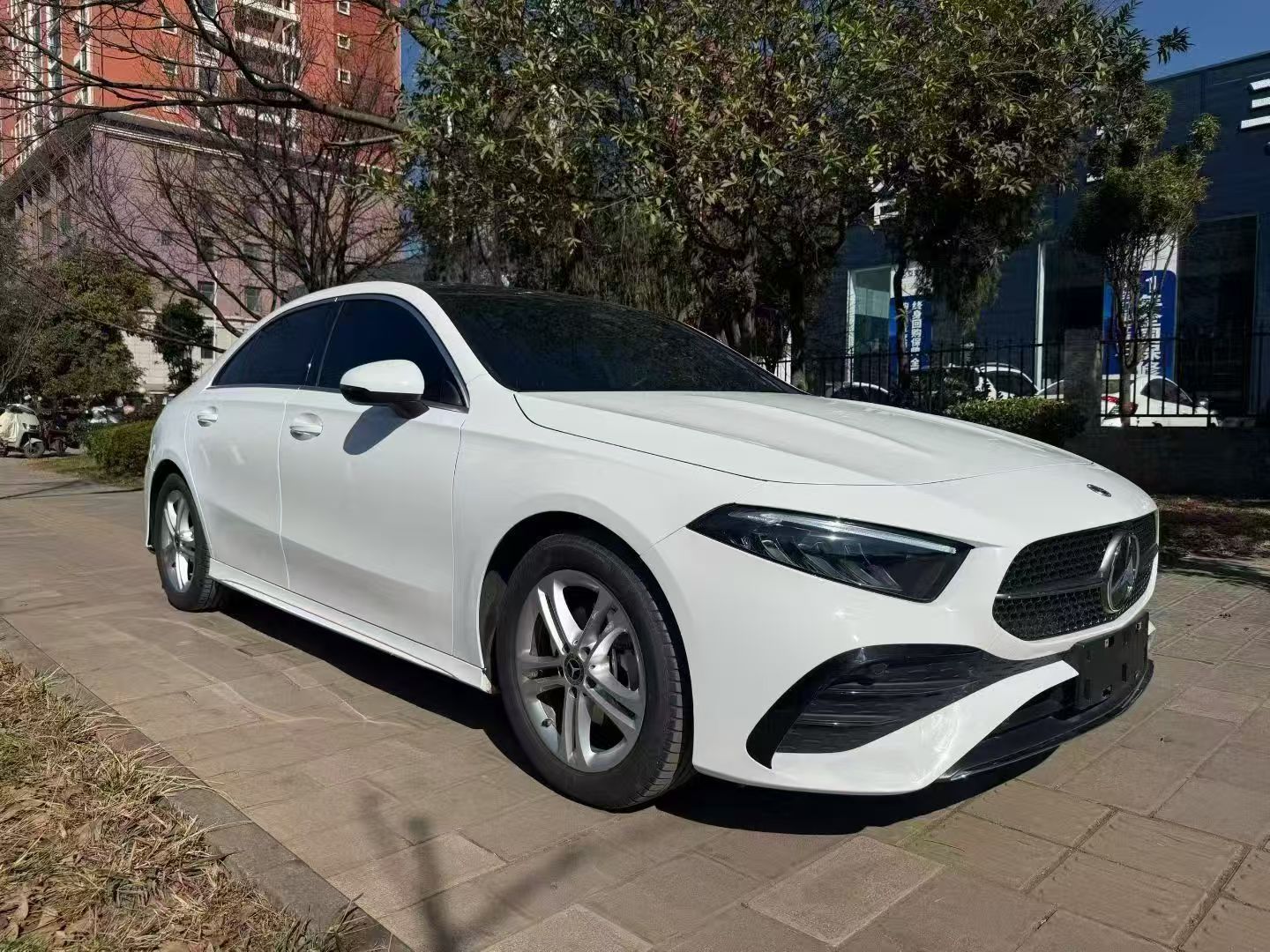 Mercedes-Benz A180L 2023 — миниатюра 3