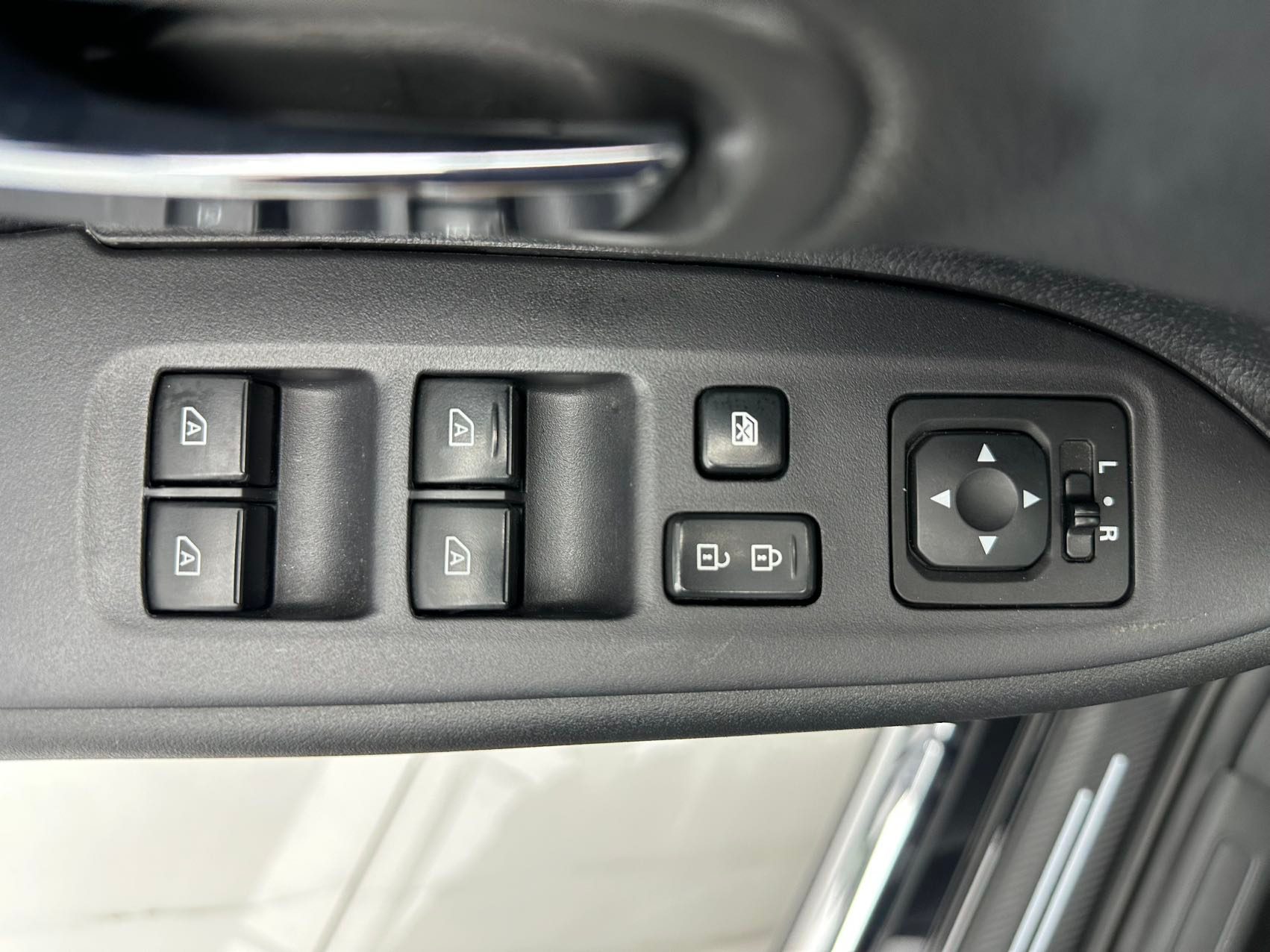 Mitsubishi Outlander 2022 — миниатюра 13