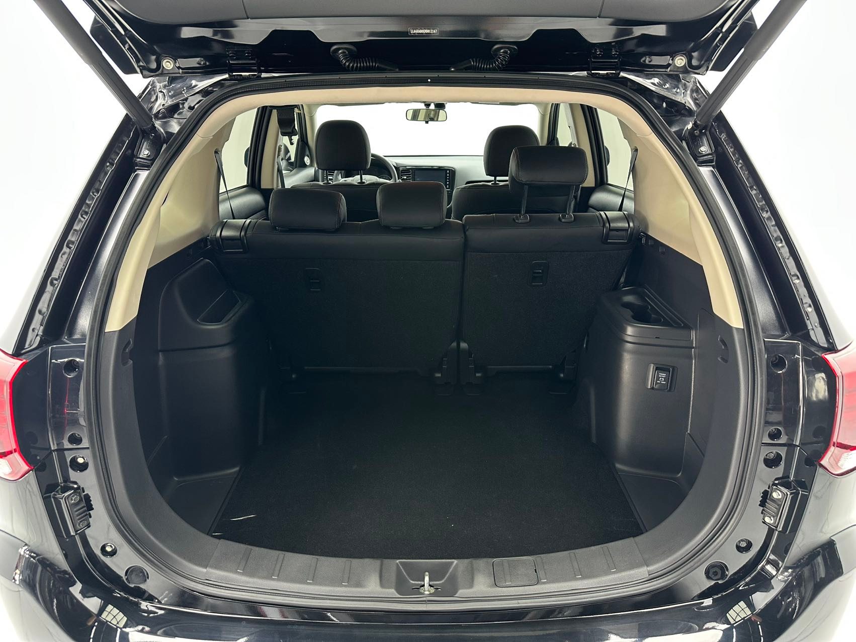 Mitsubishi Outlander 2022 — миниатюра 19