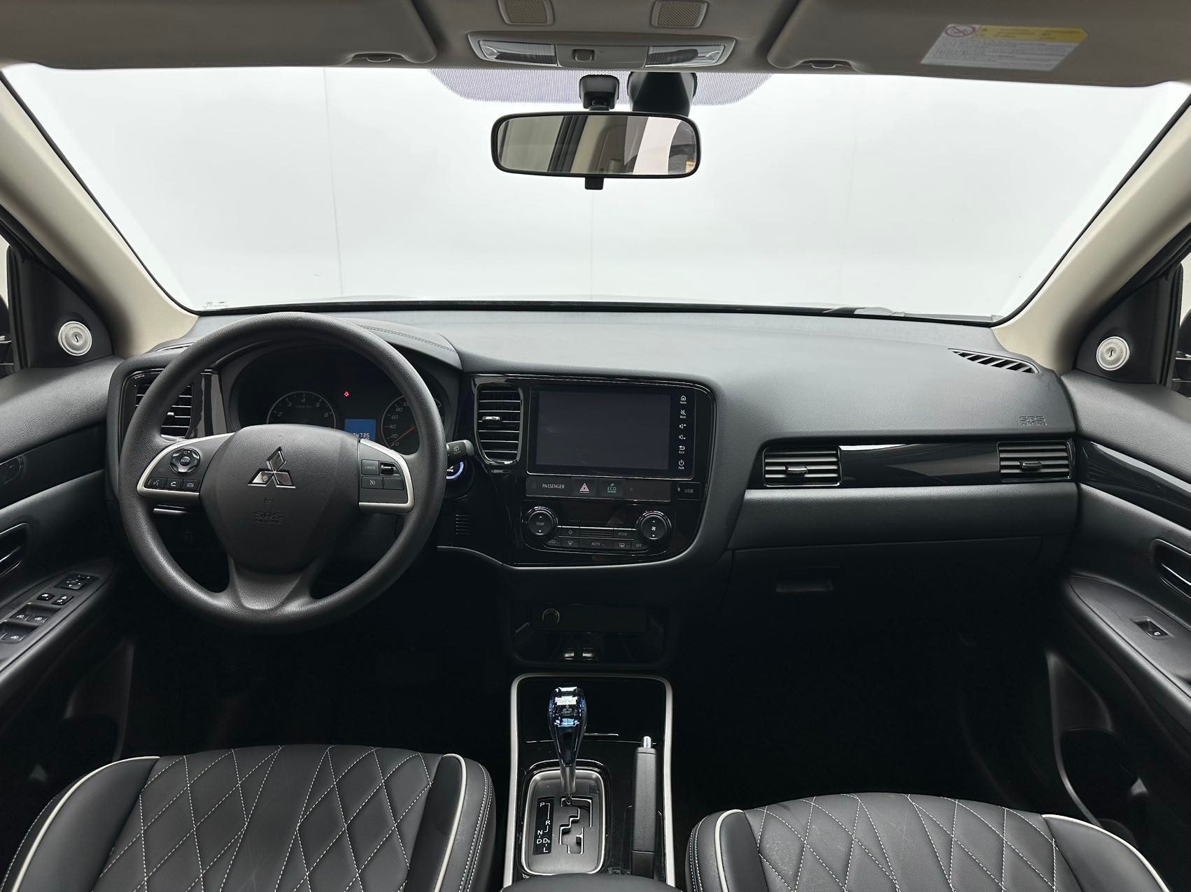 Mitsubishi Outlander 2022 — миниатюра 7