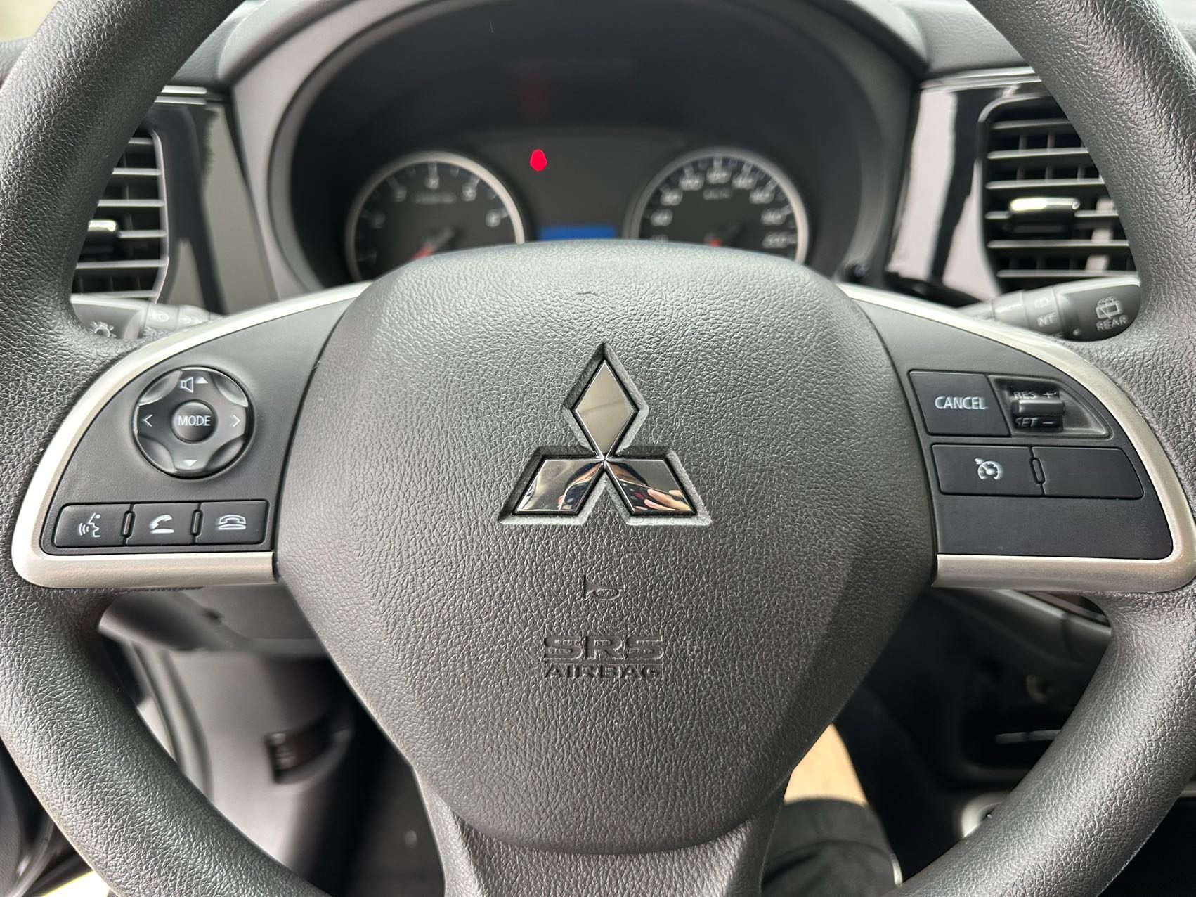 Mitsubishi Outlander 2022 — миниатюра 8