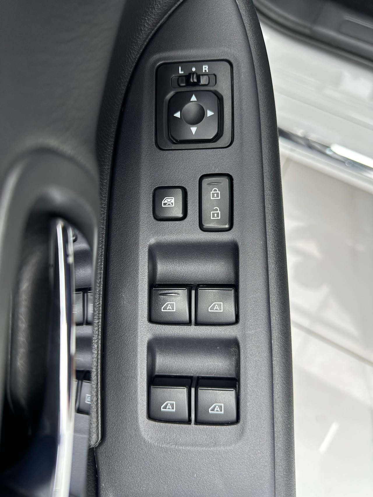 Mitsubishi Outlander 2022 — миниатюра 13