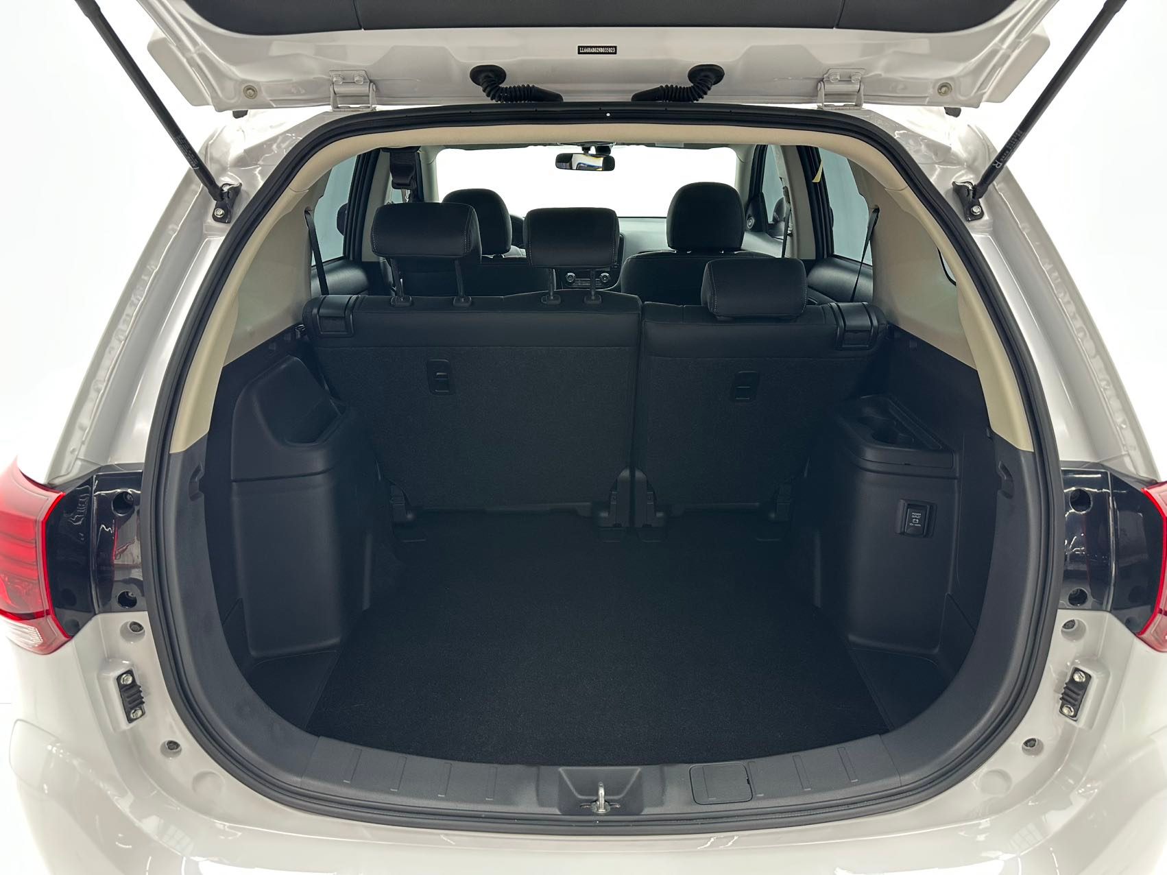 Mitsubishi Outlander 2022 — миниатюра 18