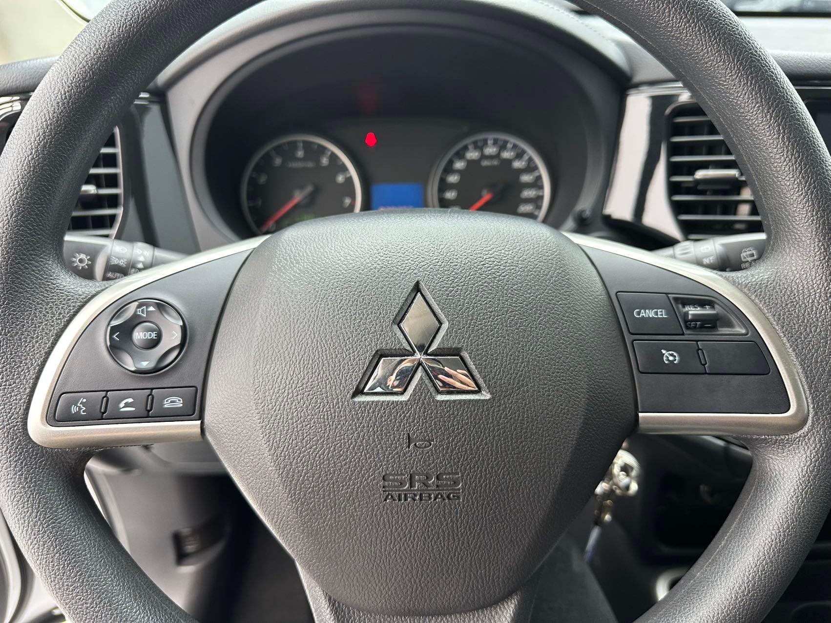 Mitsubishi Outlander 2022 — миниатюра 8