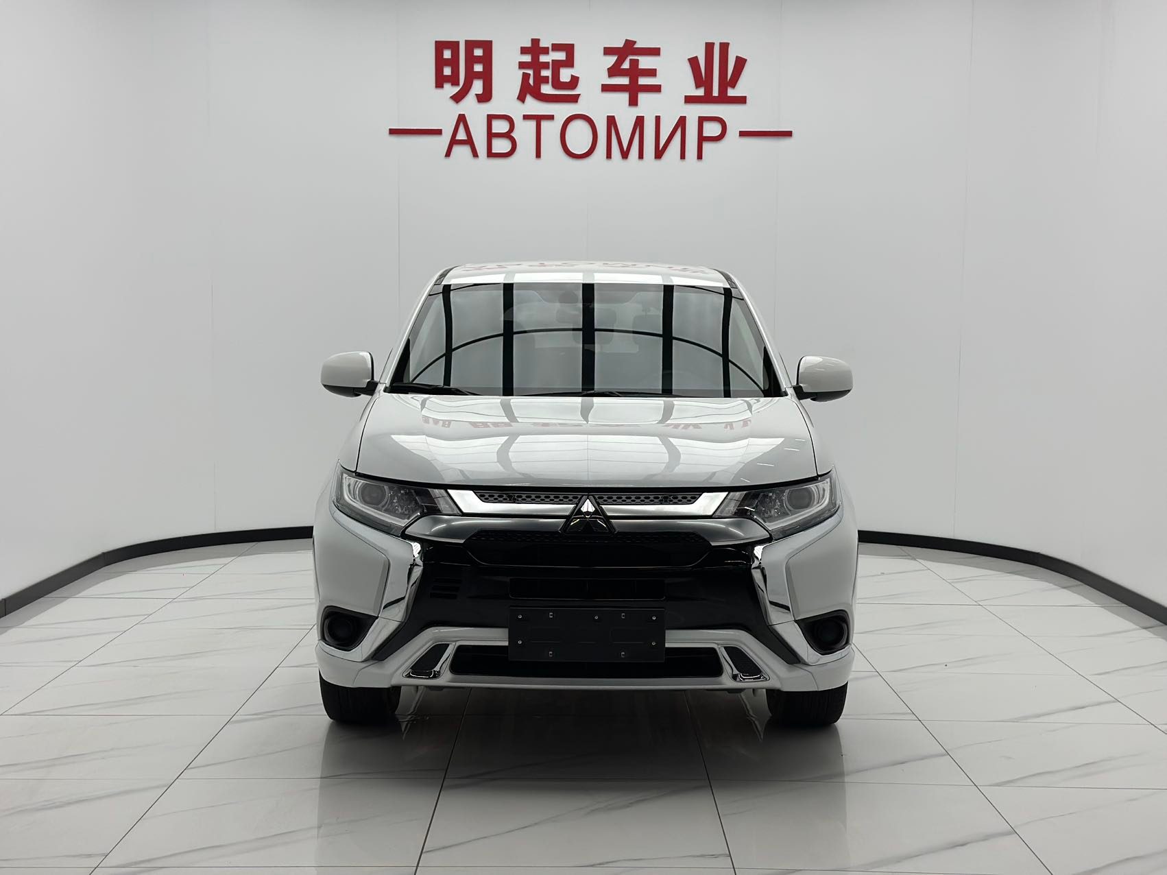 Mitsubishi Outlander 2022 — фото 1