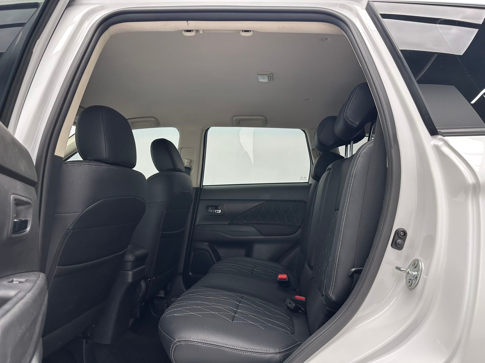 Mitsubishi Outlander 2022 — миниатюра 11