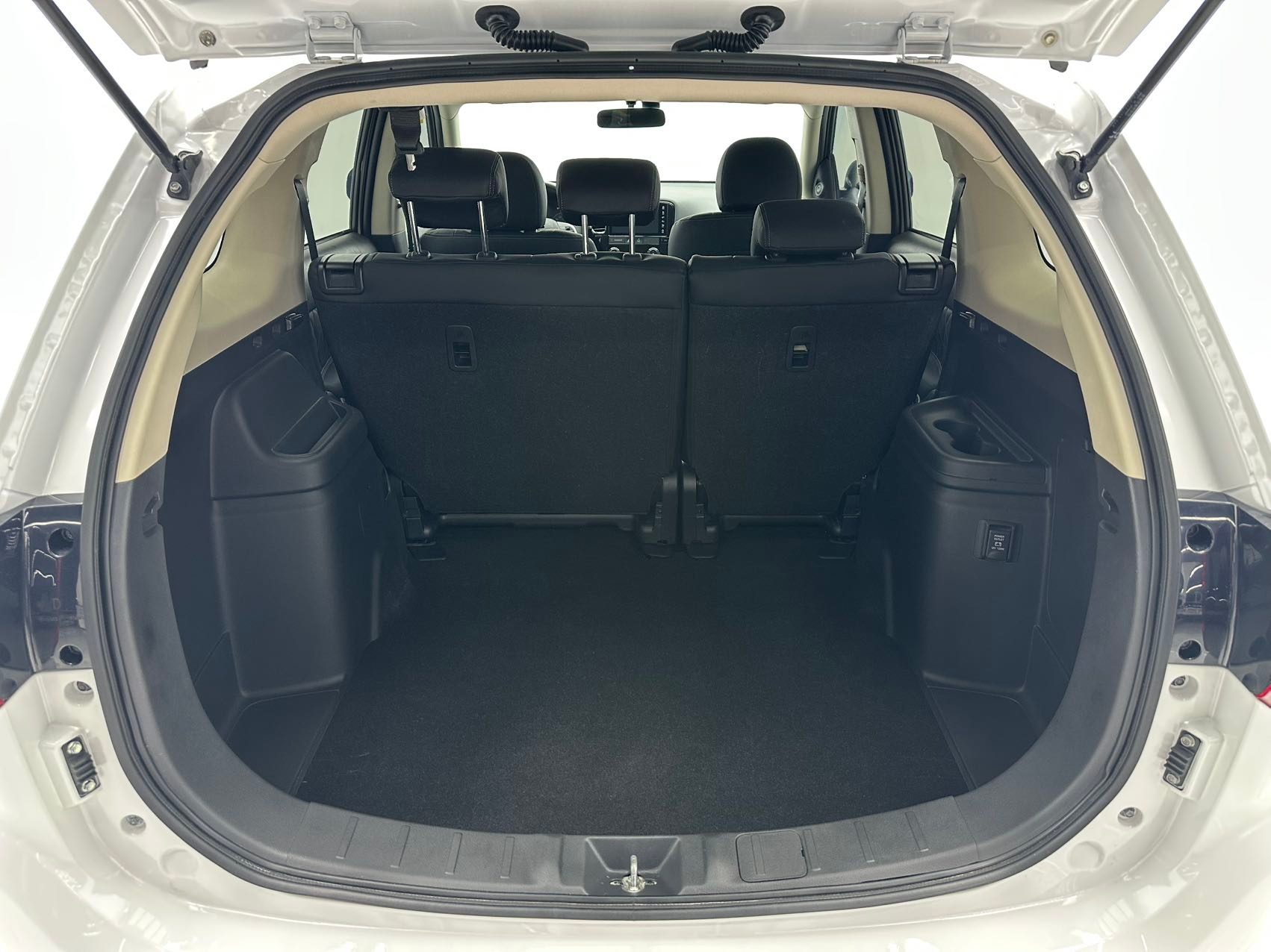 Mitsubishi Outlander 2022 — миниатюра 18