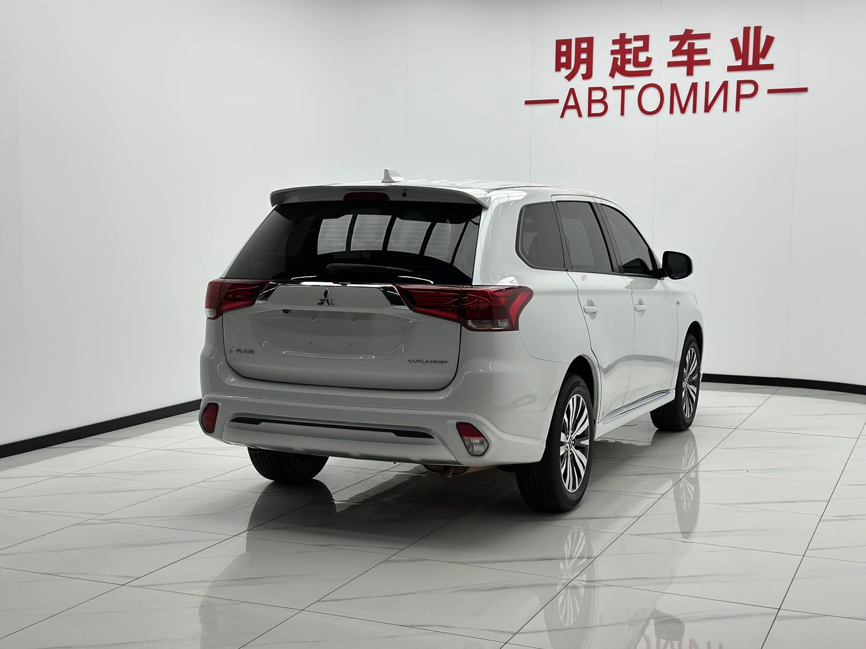 Mitsubishi Outlander 2022 — миниатюра 5
