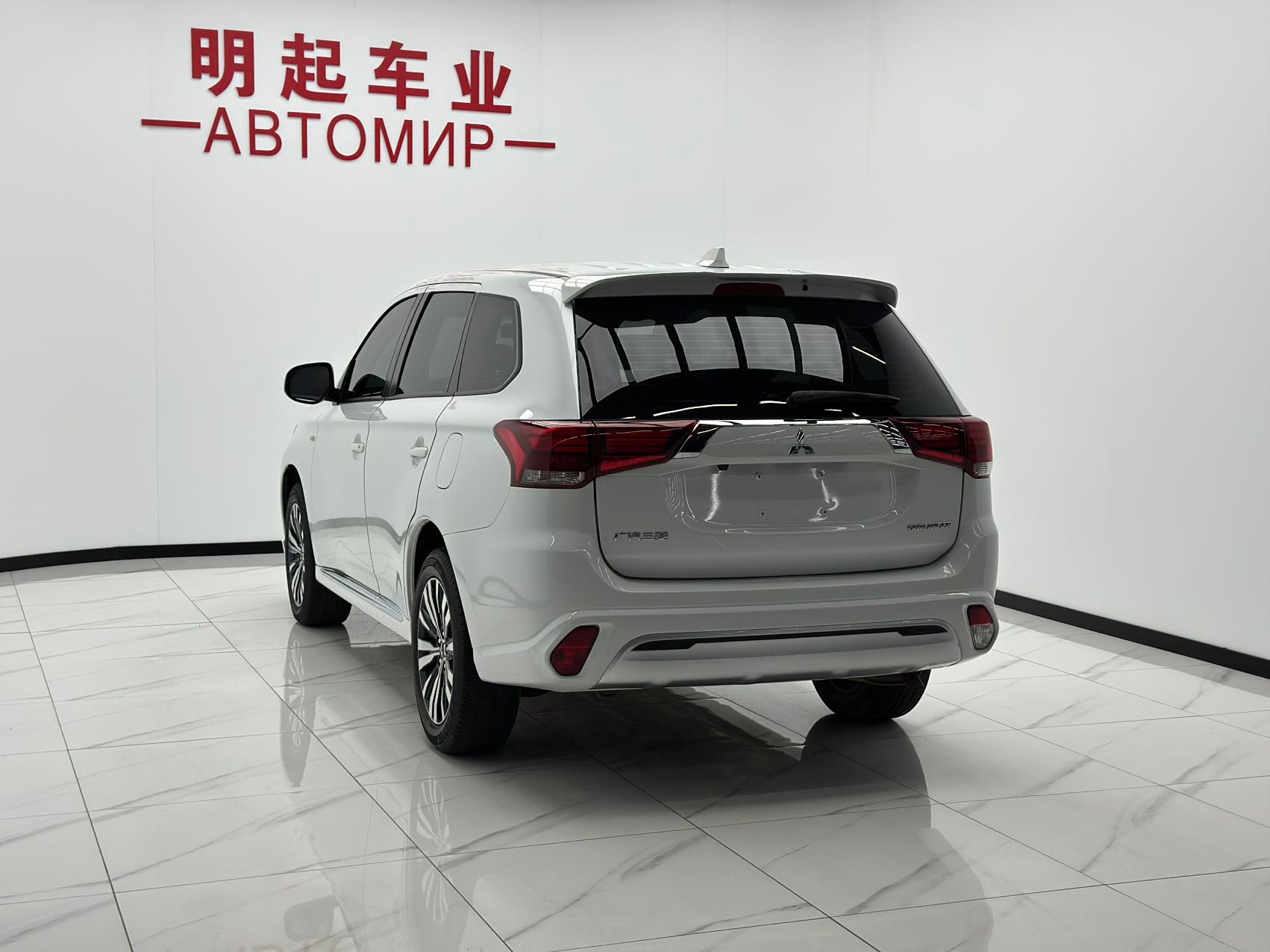 Mitsubishi Outlander 2022 — миниатюра 6