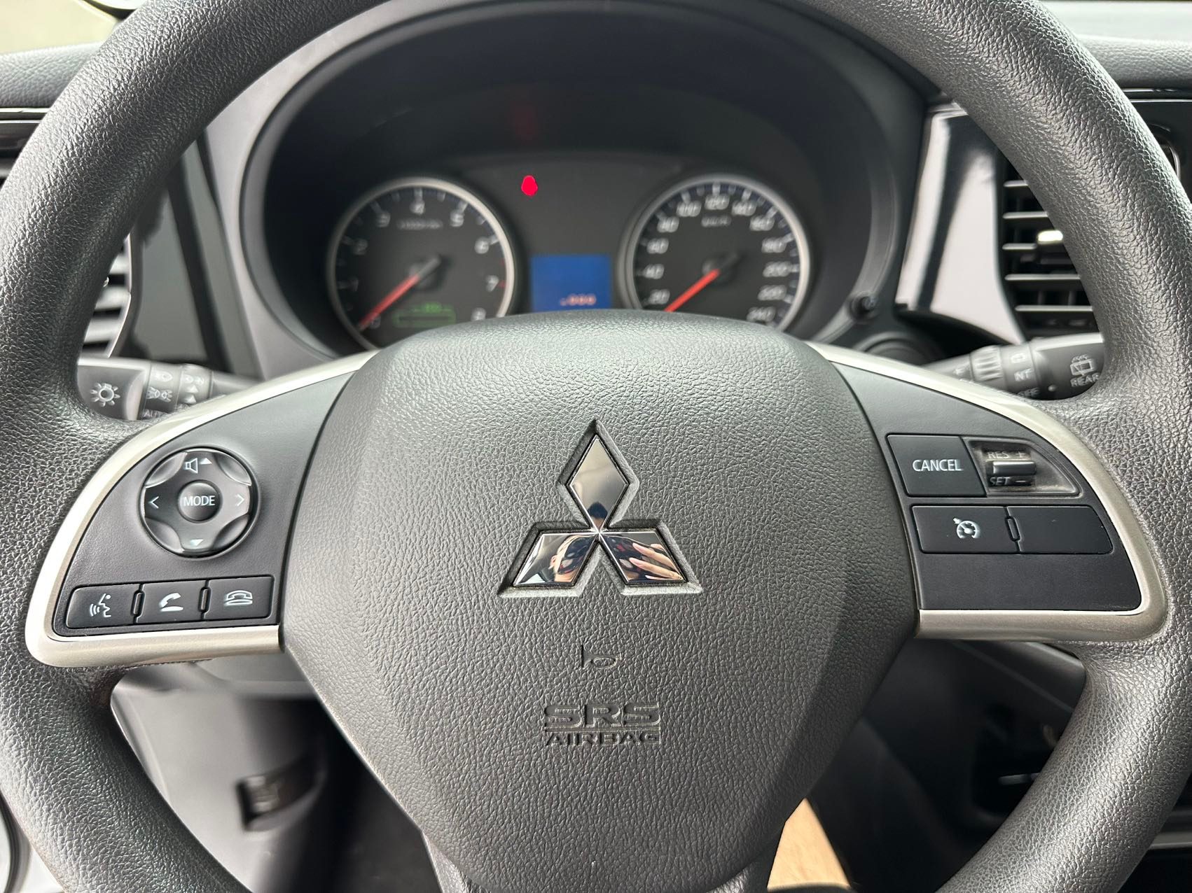 Mitsubishi Outlander 2022 — миниатюра 8