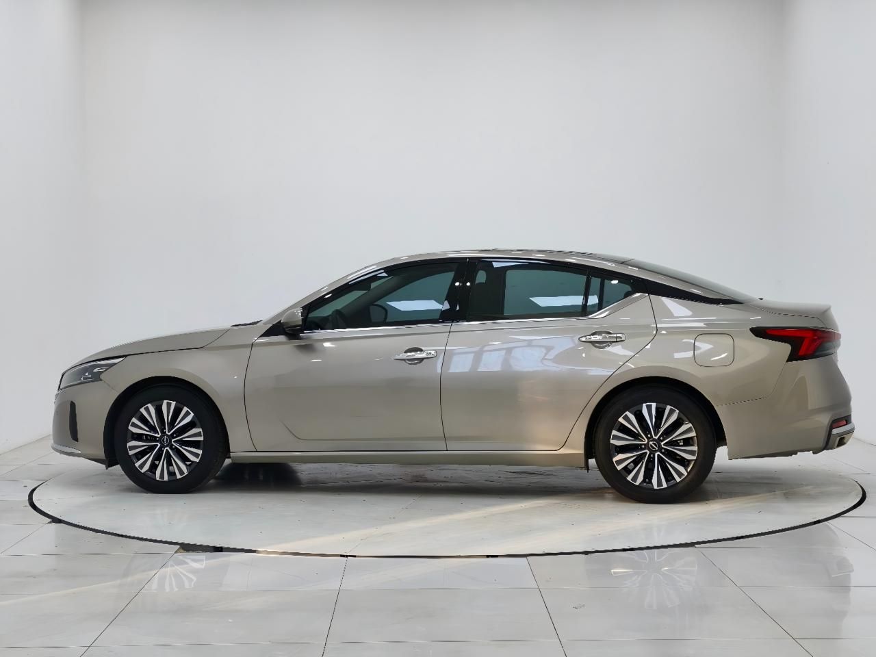 Nissan Teana 2022 — миниатюра 3