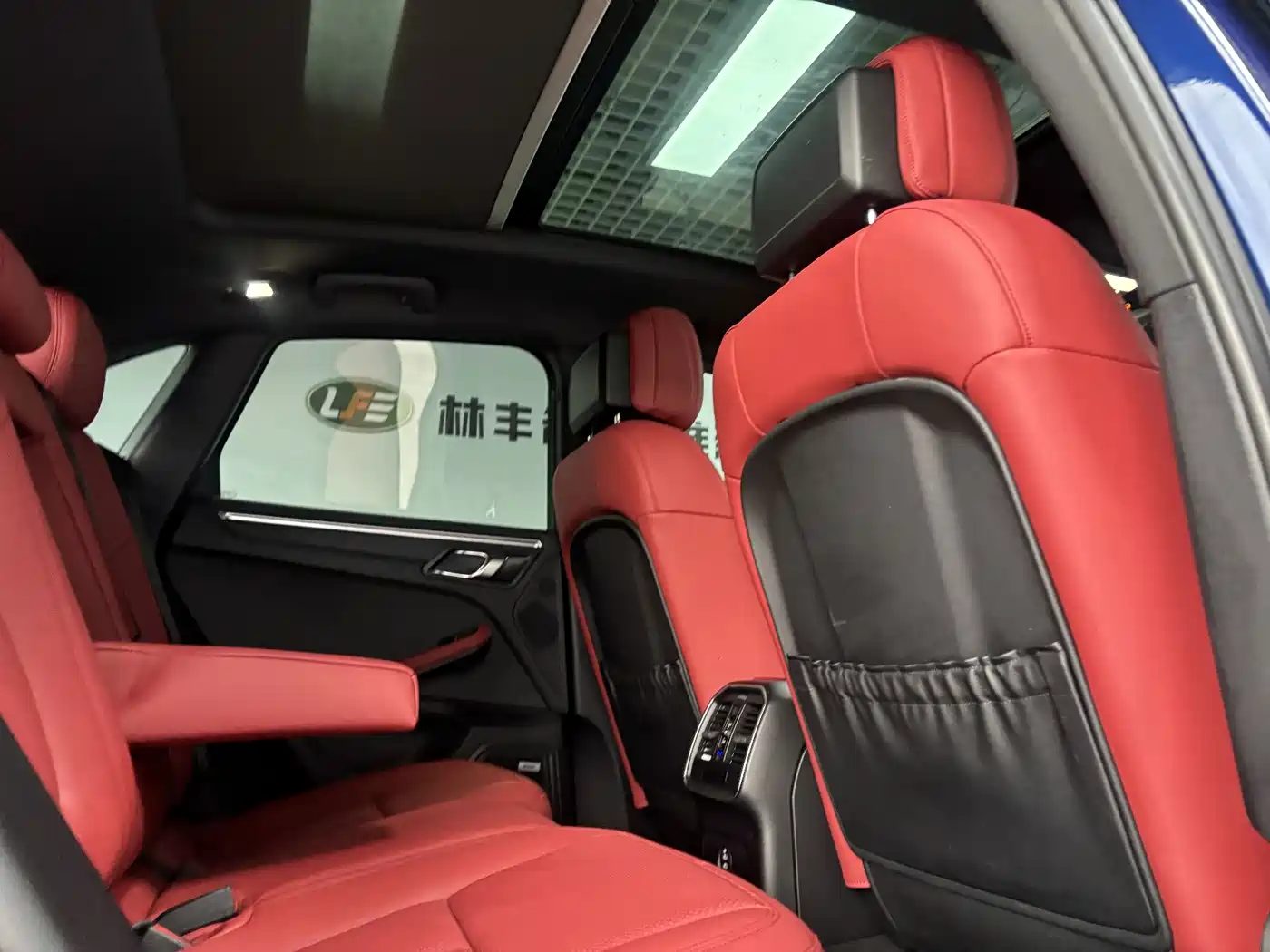 Porsche Macan 2022 — миниатюра 30
