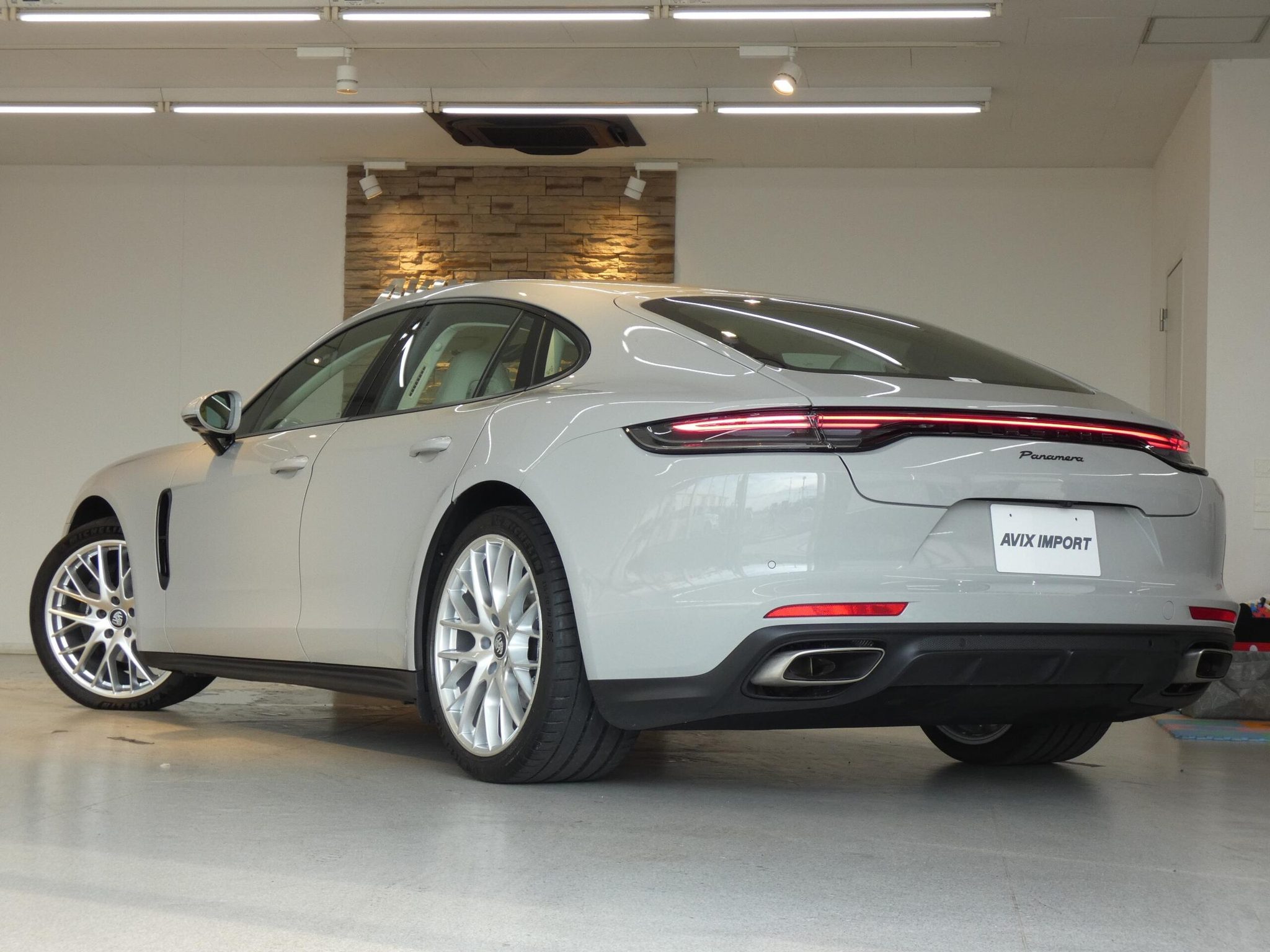 Porsche Panamera 2023 — миниатюра 2