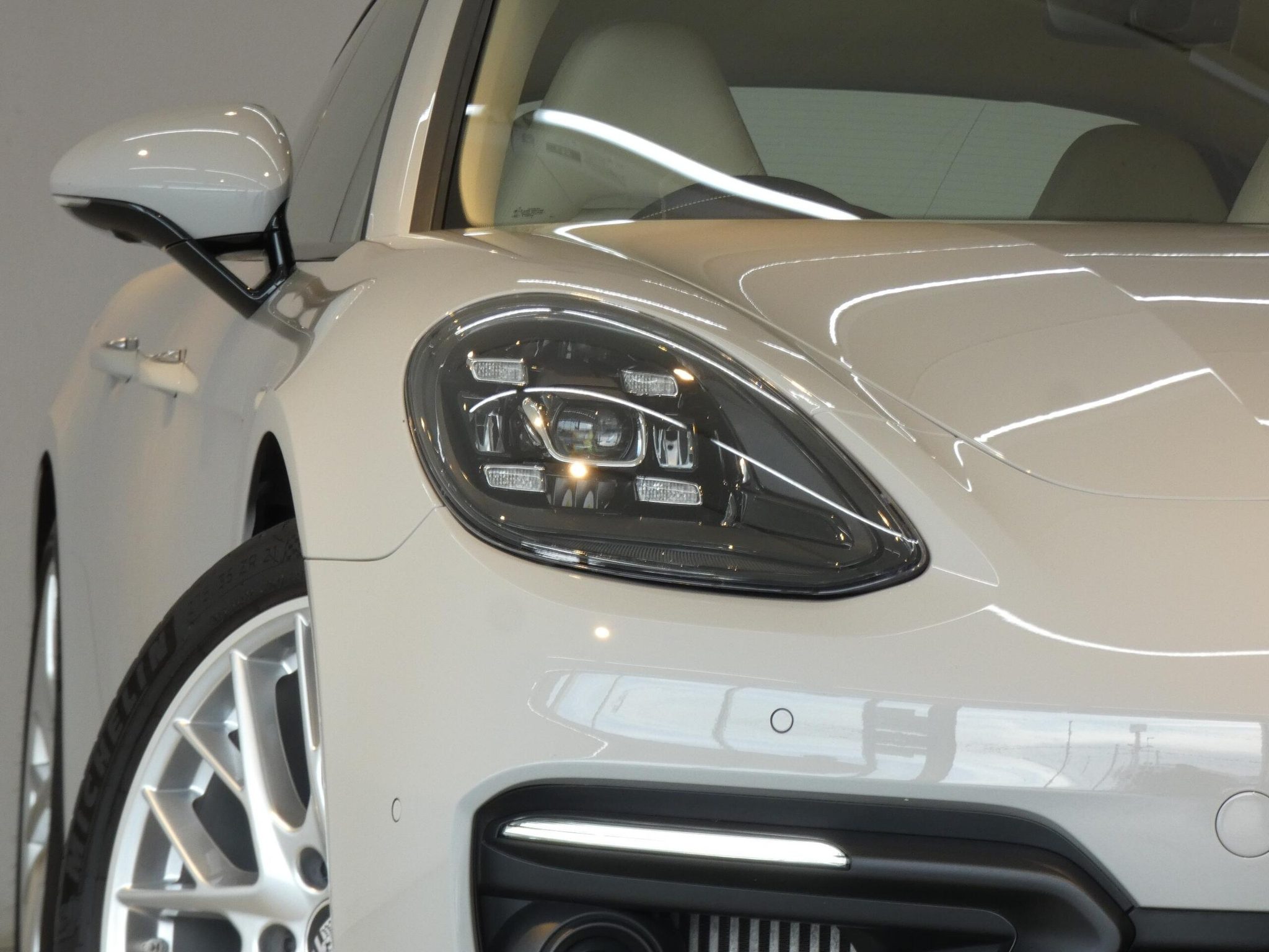 Porsche Panamera 2023 — миниатюра 3
