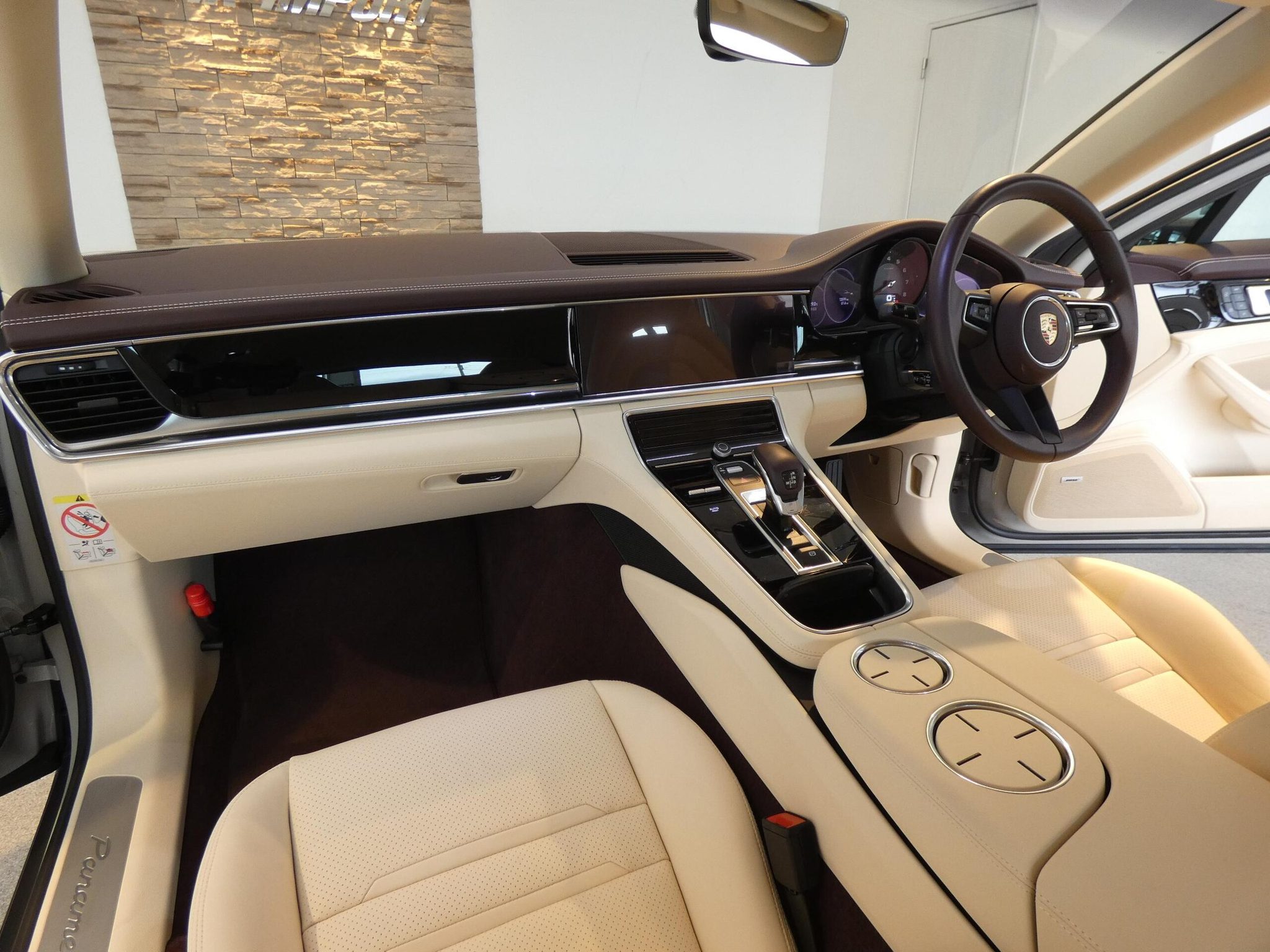 Porsche Panamera 2023 — миниатюра 7