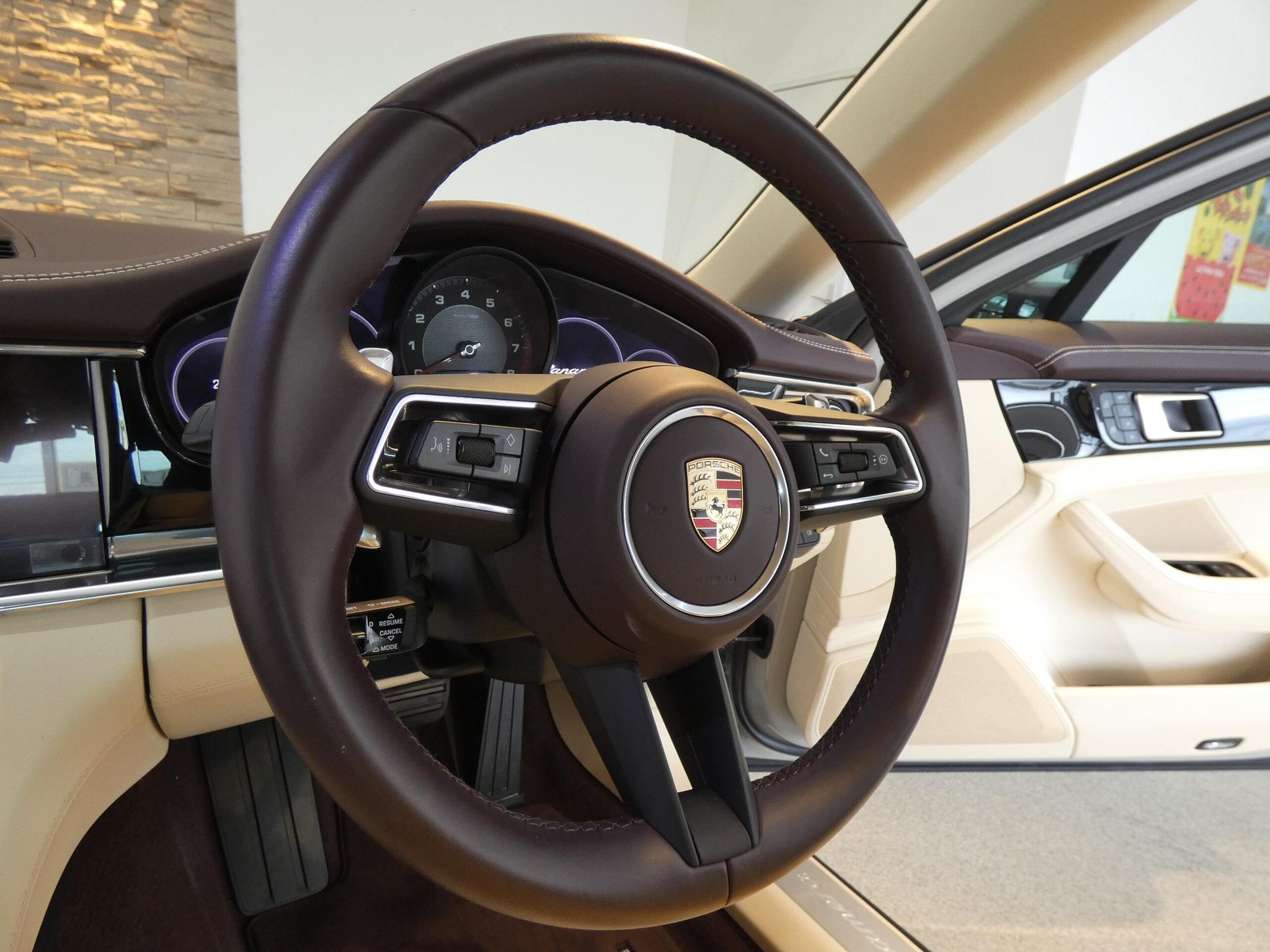 Porsche Panamera 2023 — миниатюра 8