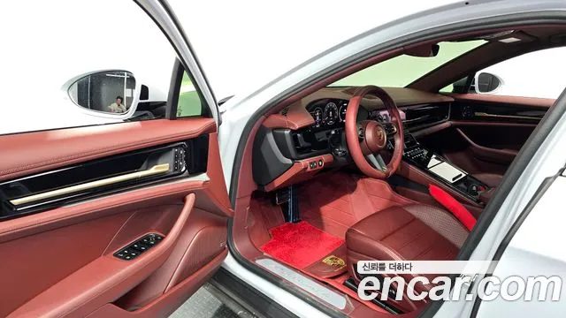 Porsche Panamera 2025 — миниатюра 10