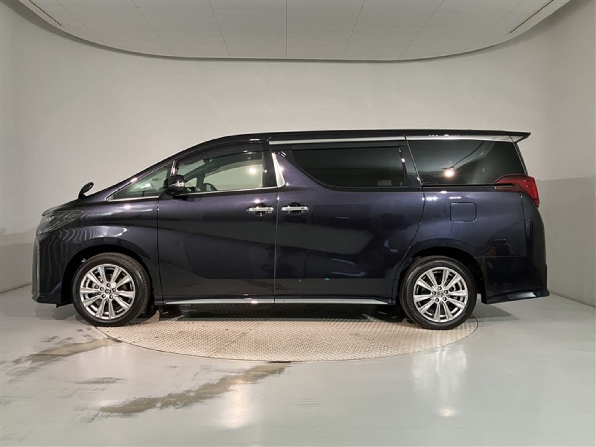 Toyota Alphard 2022 — миниатюра 3