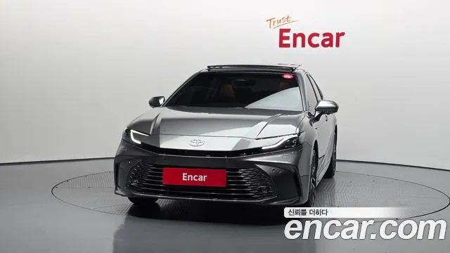 Toyota Camry 2025 — миниатюра 3