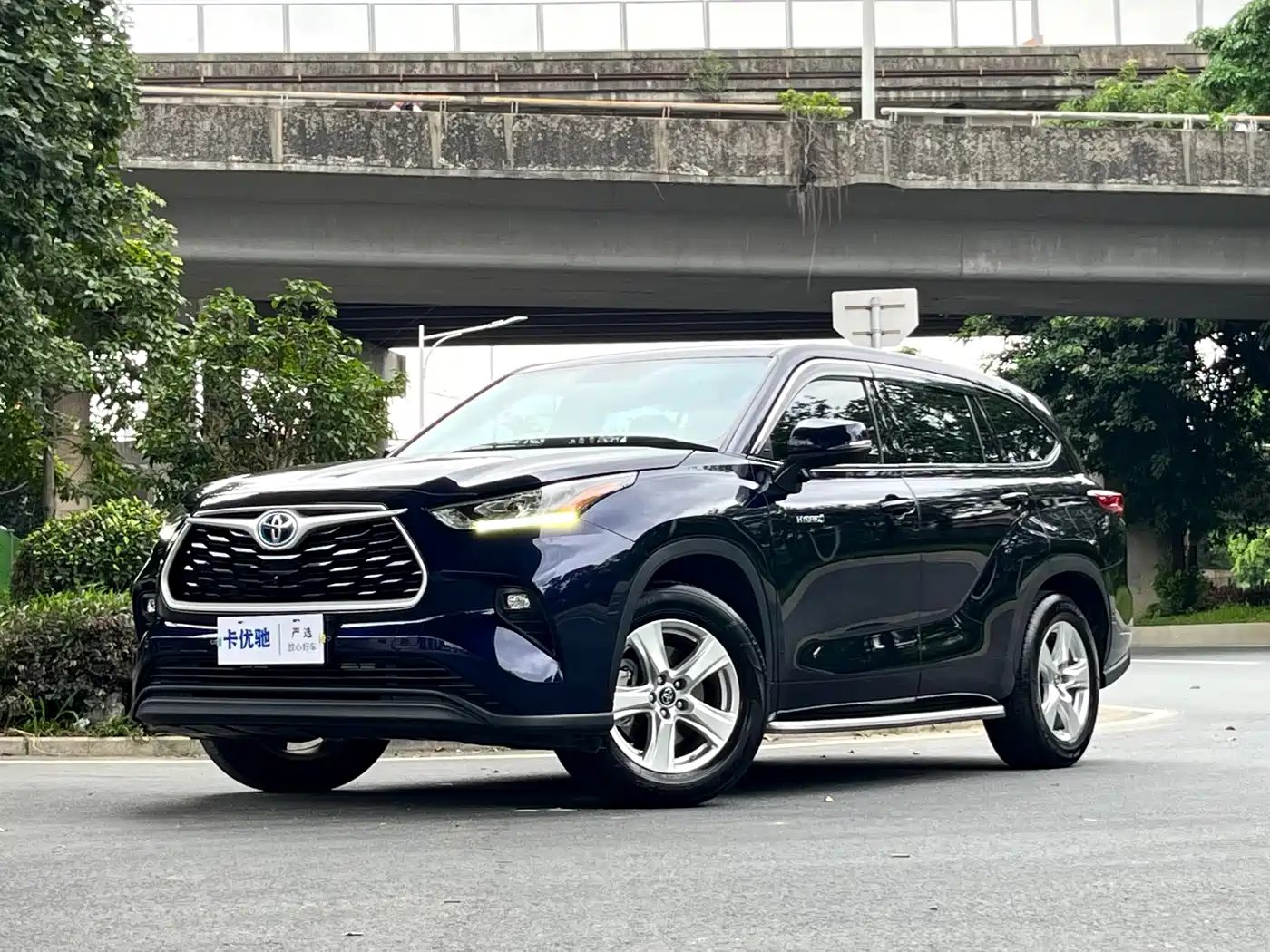 Toyota Highlander 2023 — фото 1