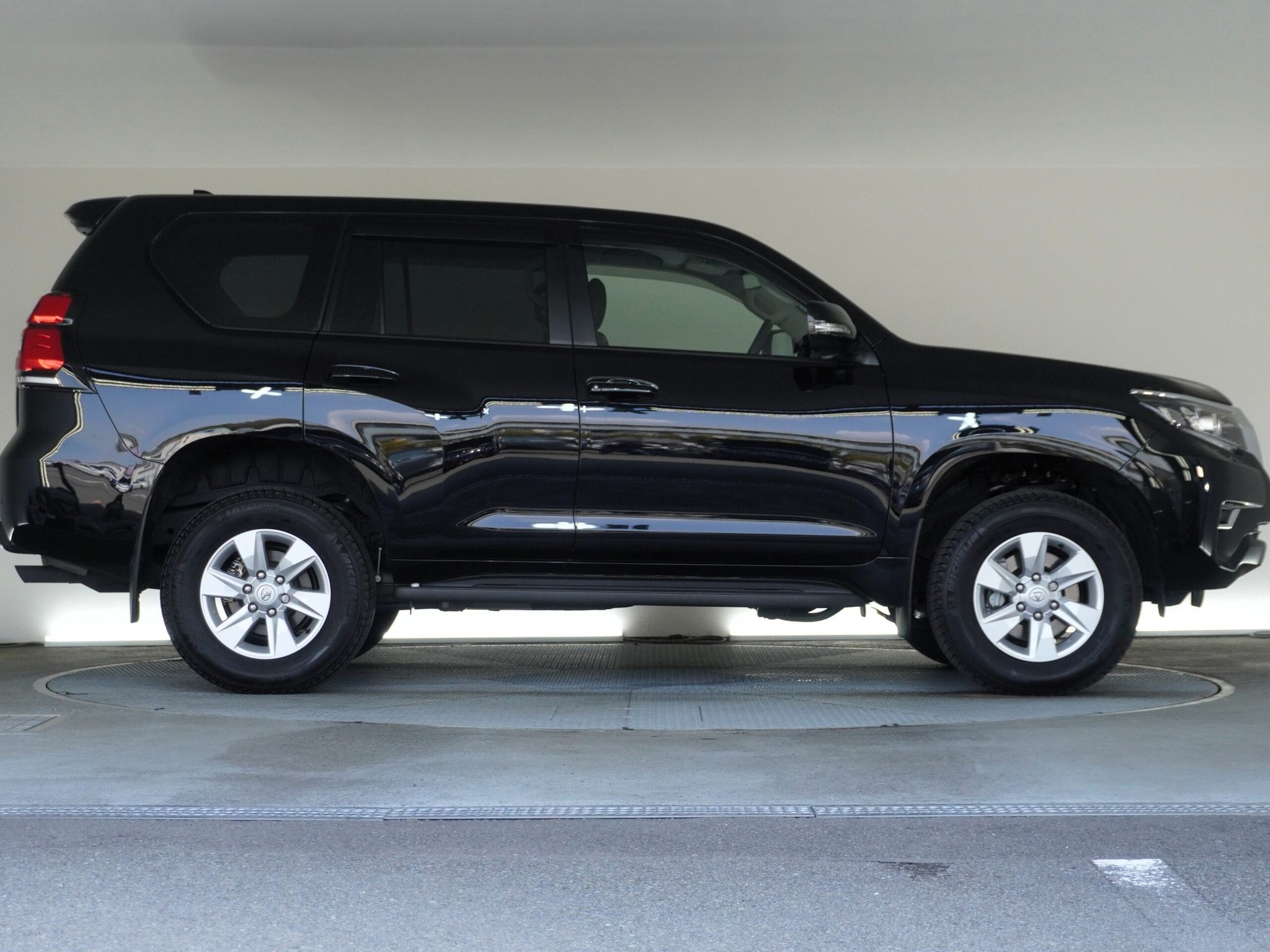 Toyota Land Cruiser 2023 — миниатюра 7