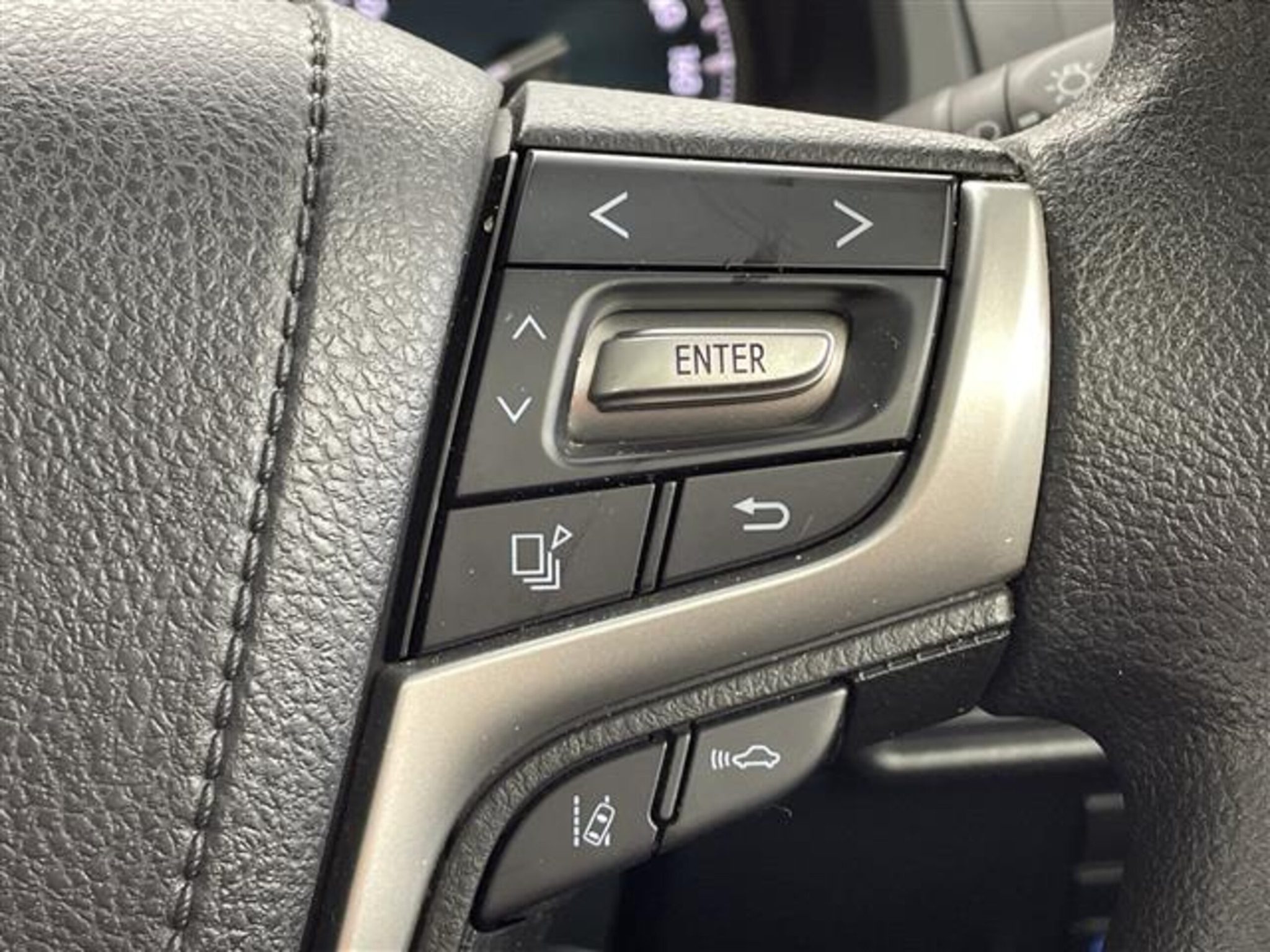 Toyota Land Cruiser Prado 2023 — миниатюра 10