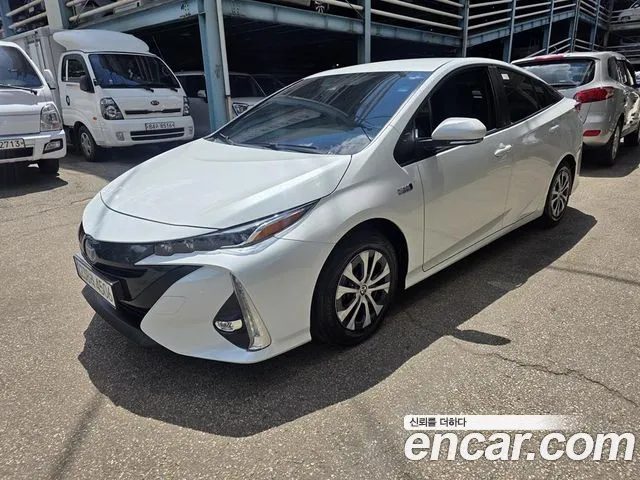 Toyota Prius 2022 — фото 2