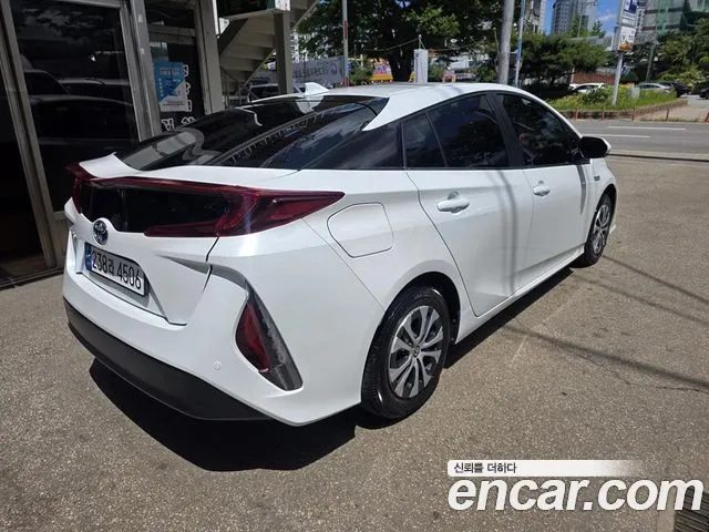 Toyota Prius 2022 — фото 4