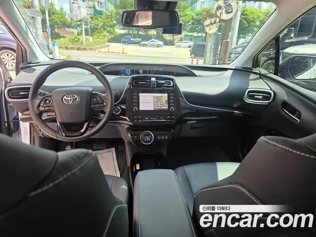 Toyota Prius 2022 — миниатюра 9