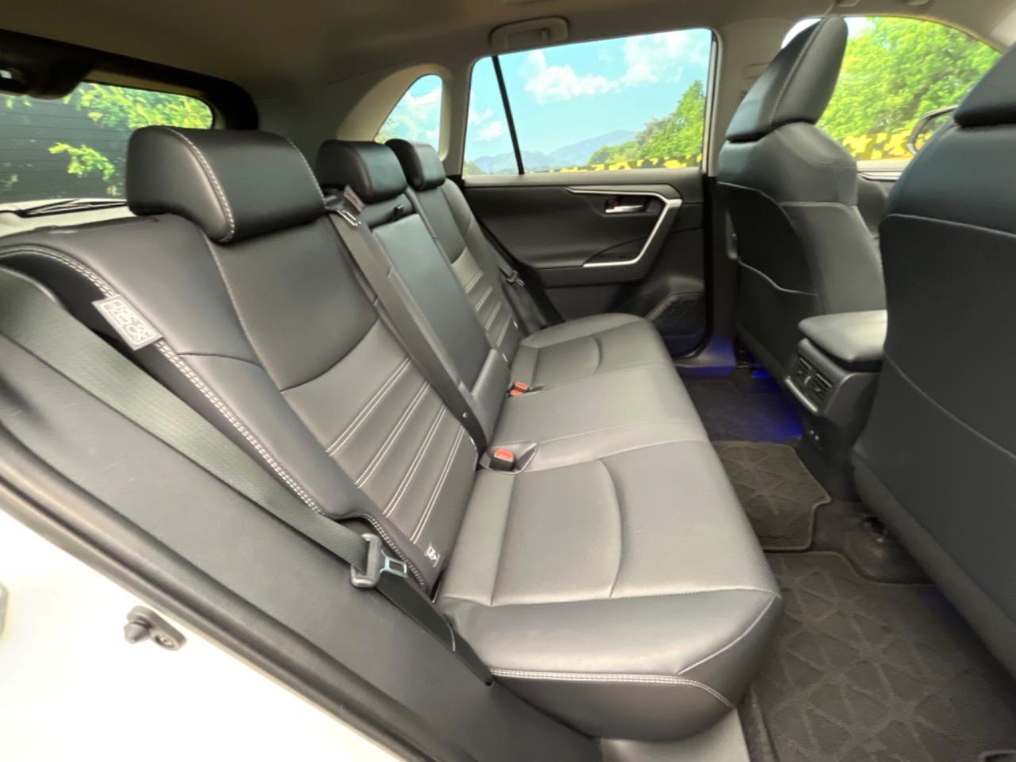 Toyota RAV4 2022 — миниатюра 9