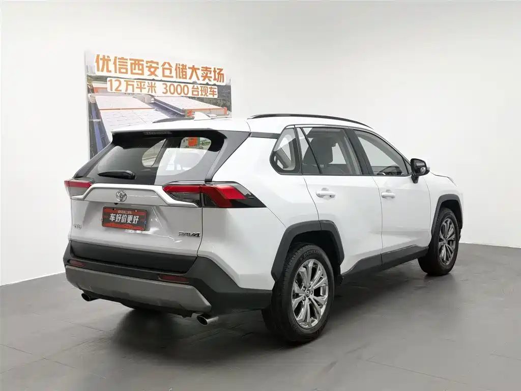 Toyota RAV4 2023 — фото 2