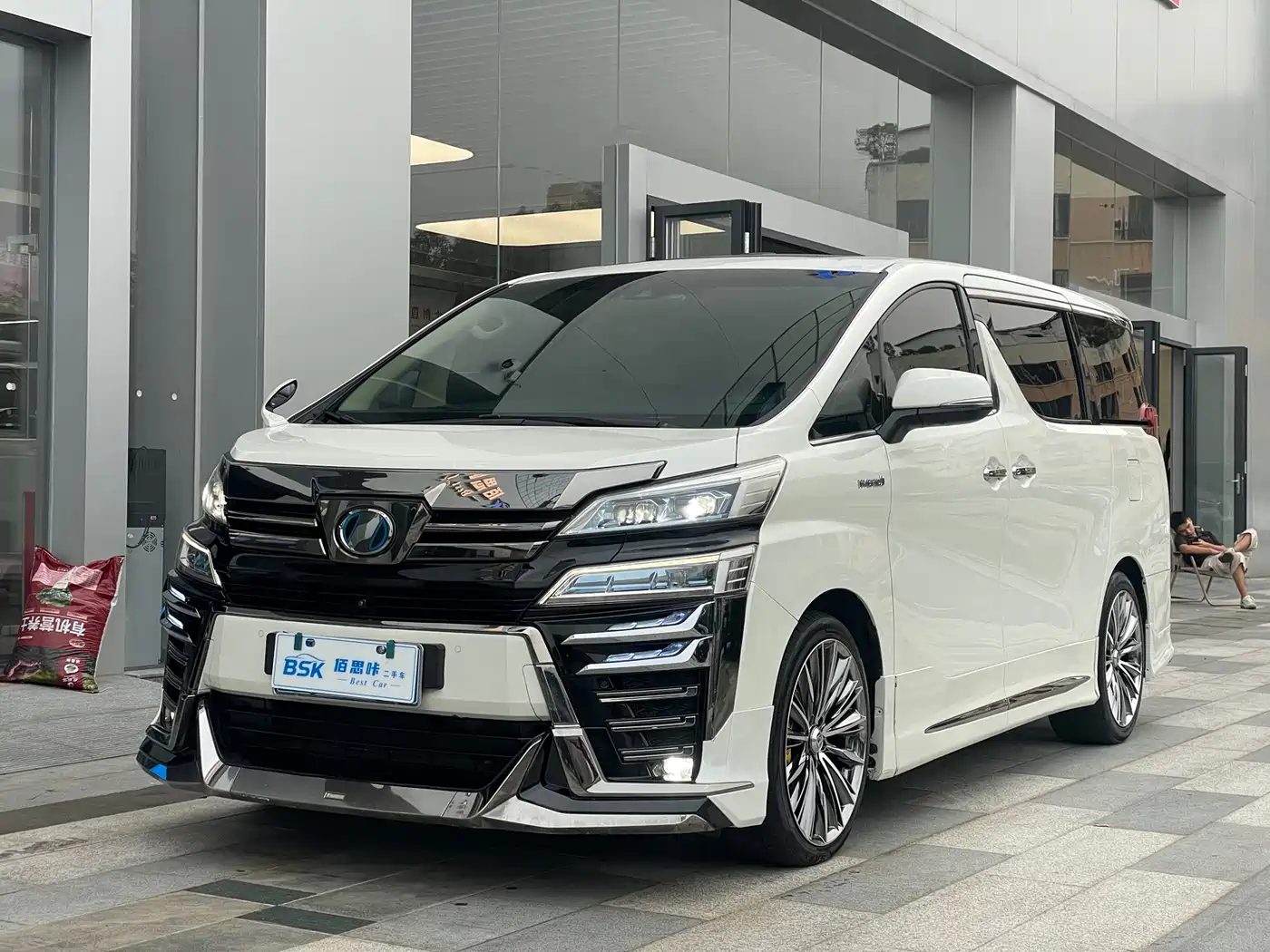 Toyota Vellfire 2021 — фото 1