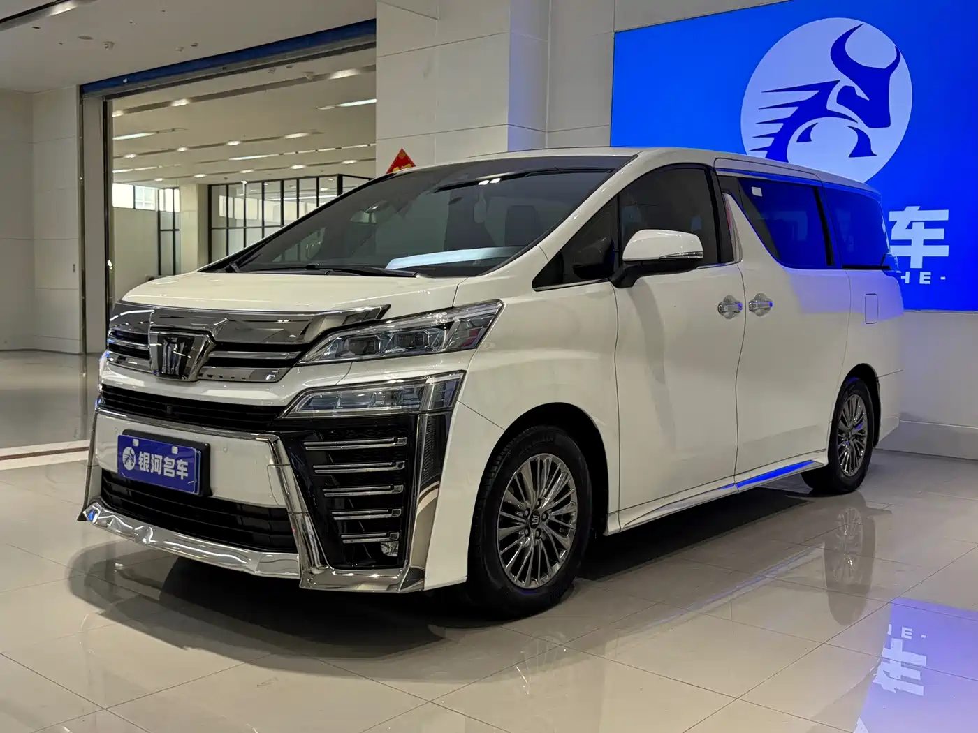 Toyota Vellfire 2021 — фото 1