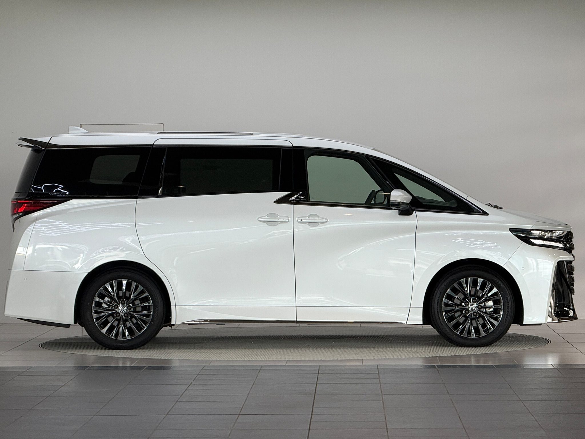 Toyota Vellfire 2026 — миниатюра 8