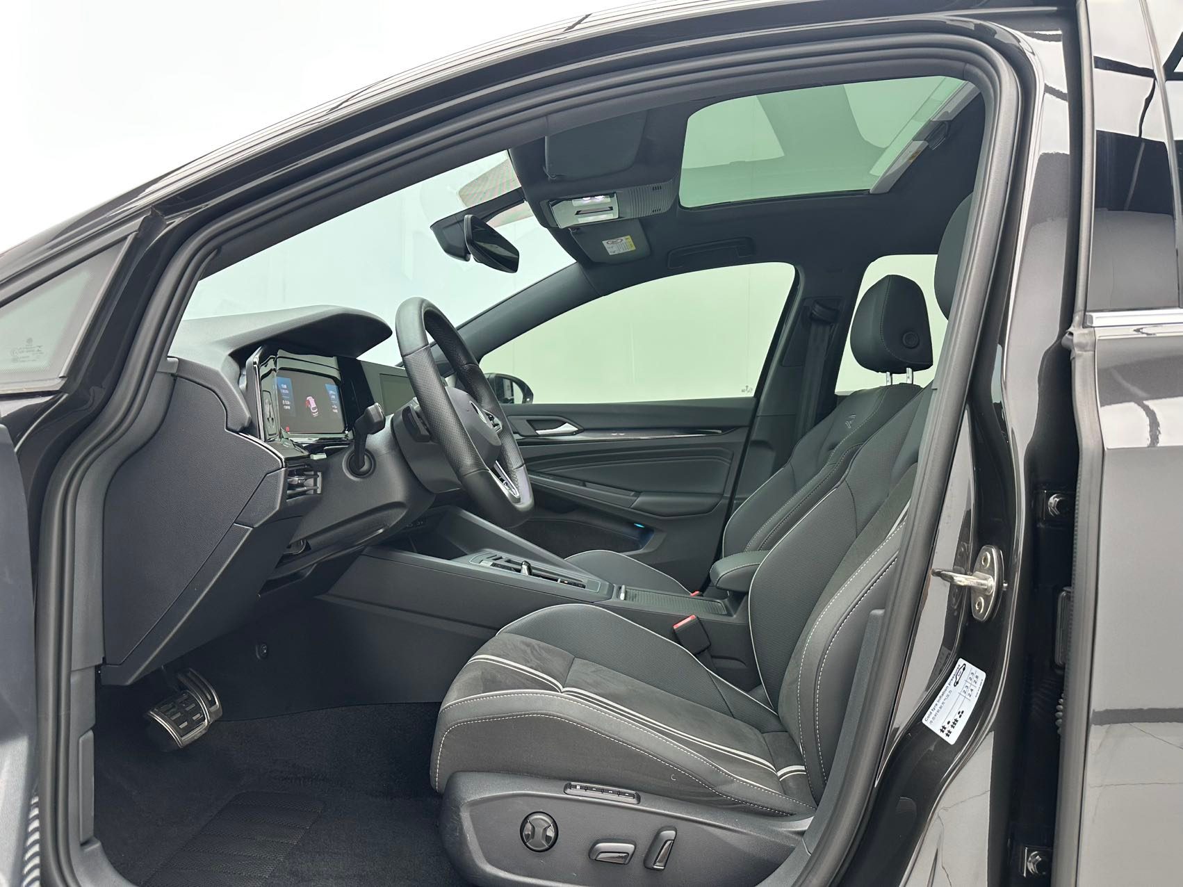 Volkswagen Golf 2022 — миниатюра 10