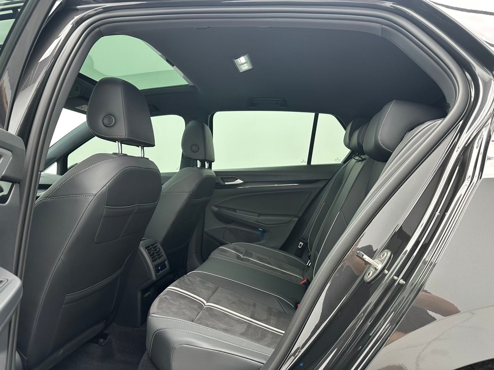 Volkswagen Golf 2022 — миниатюра 11