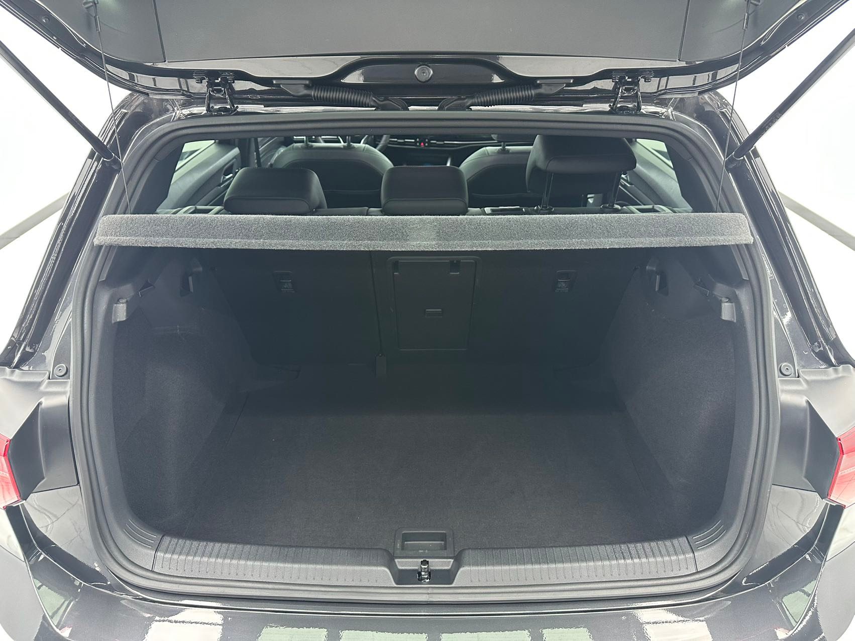 Volkswagen Golf 2022 — миниатюра 18