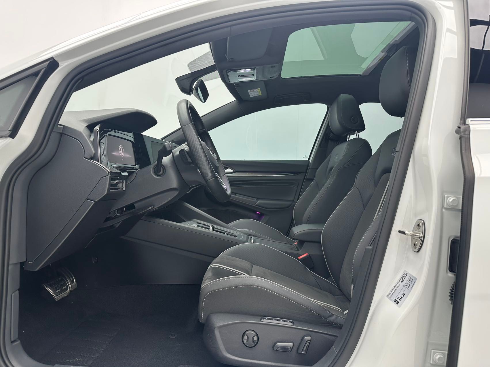 Volkswagen Golf 2023 — миниатюра 3