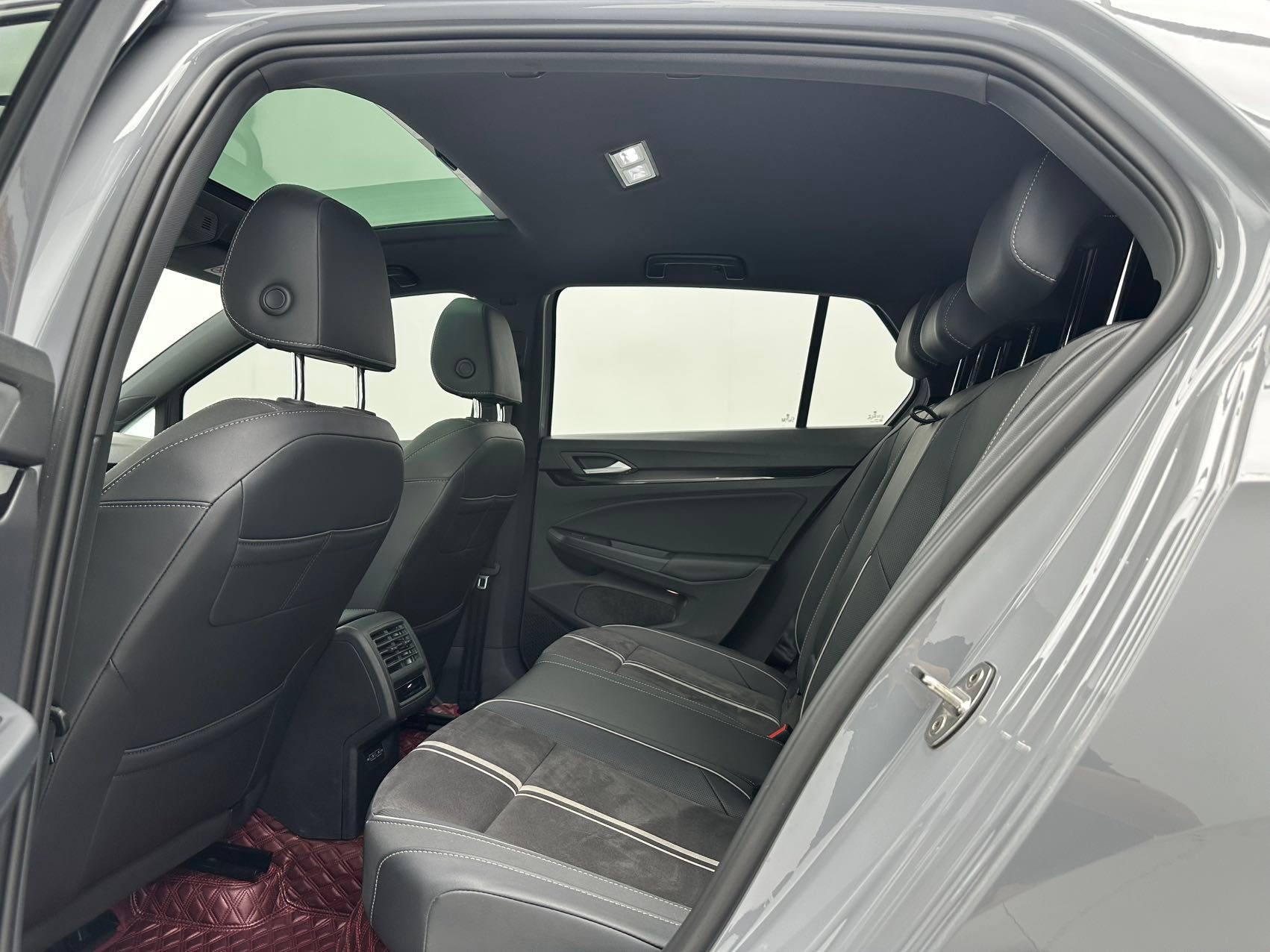 Volkswagen Golf 2023 — миниатюра 11