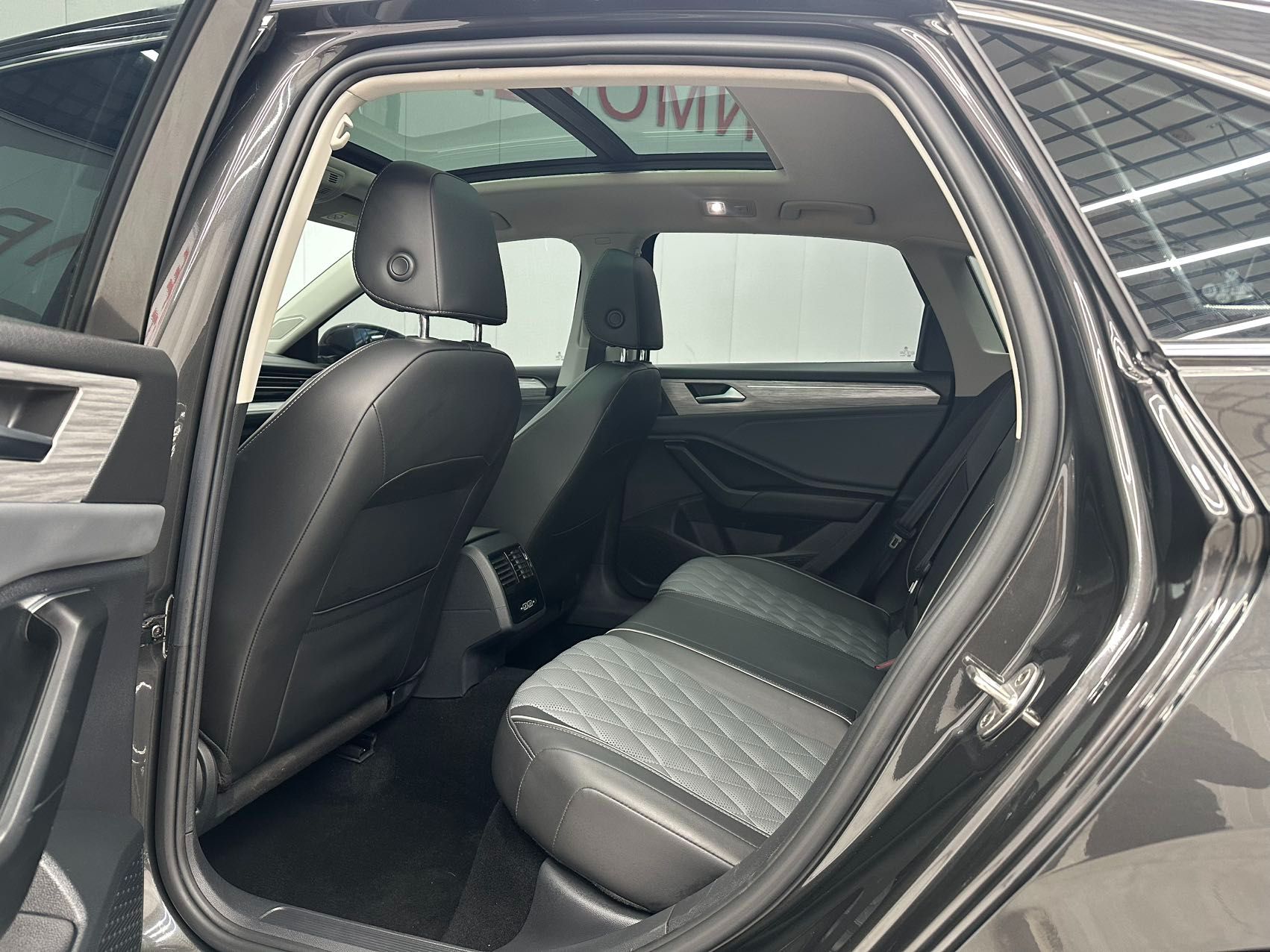 Volkswagen Sagitar 2023 — миниатюра 9