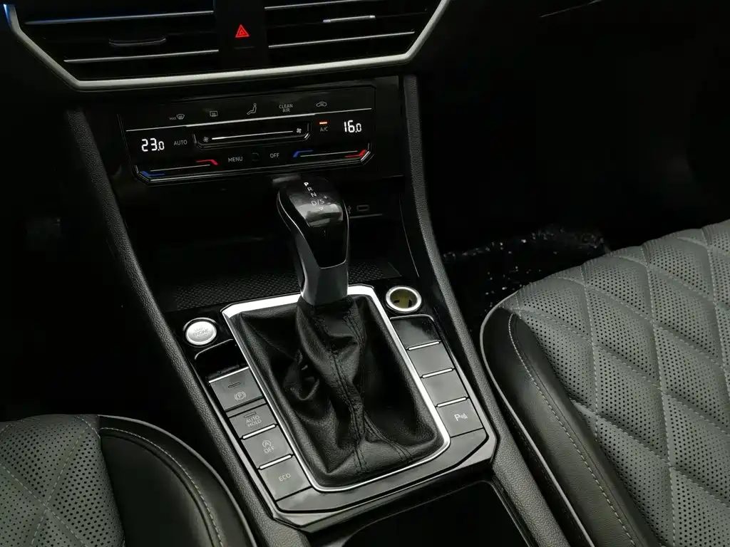 Volkswagen Sagitar 2023 — миниатюра 13