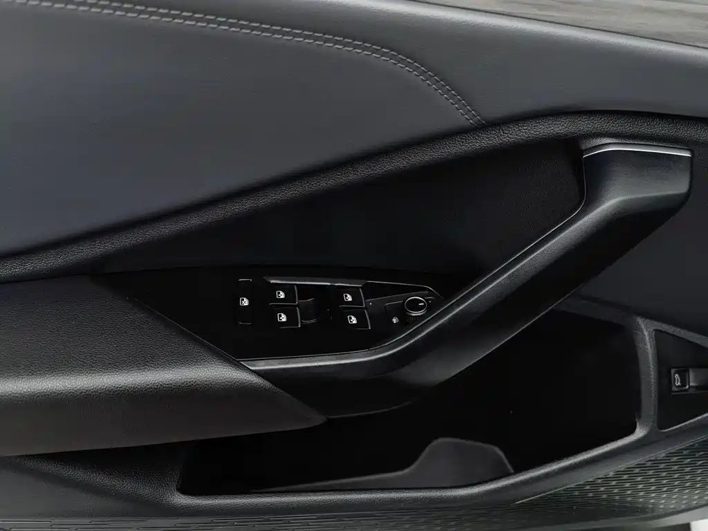 Volkswagen Sagitar 2023 — миниатюра 9