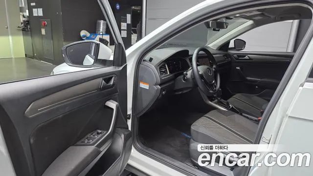 Volkswagen T-Roc 2021 — миниатюра 10