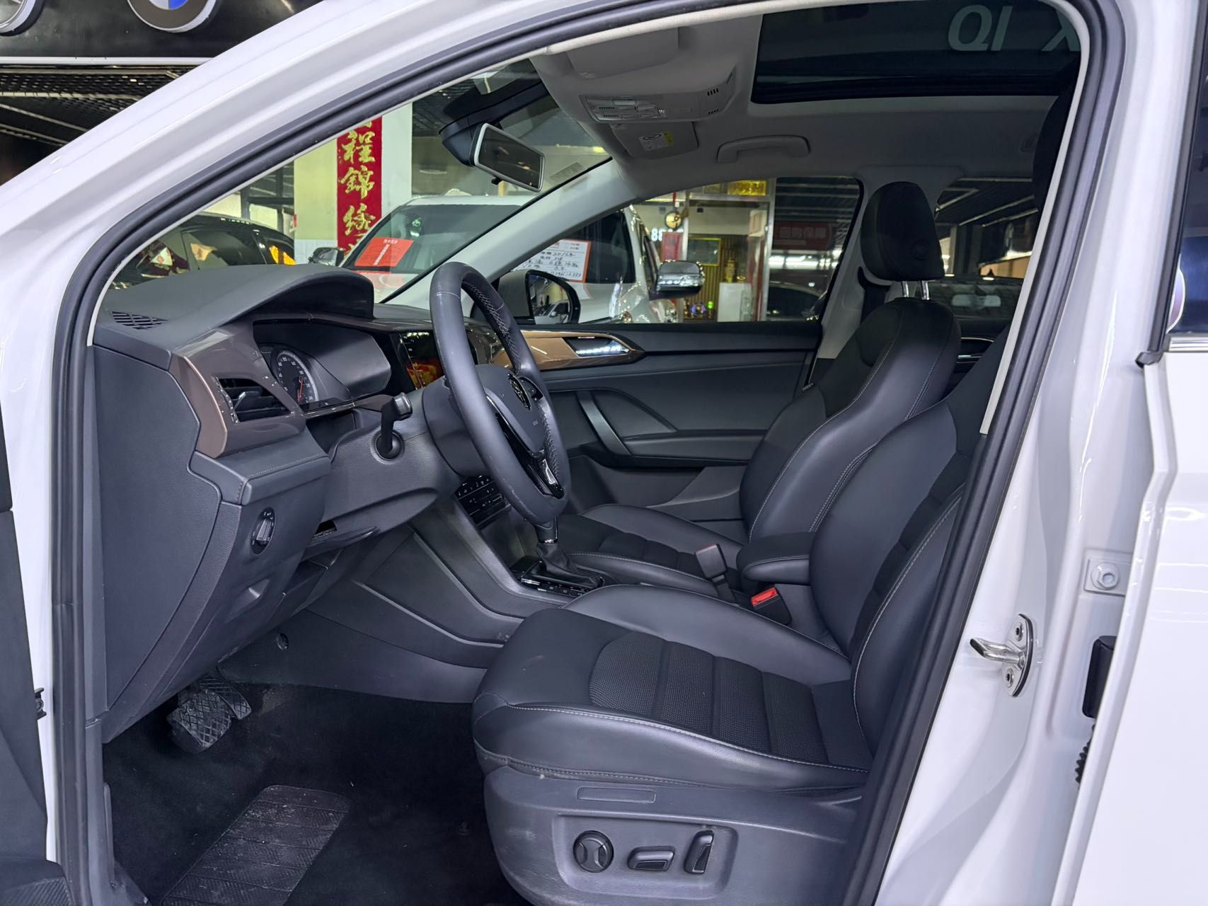 Volkswagen Tharu 2021 — миниатюра 4