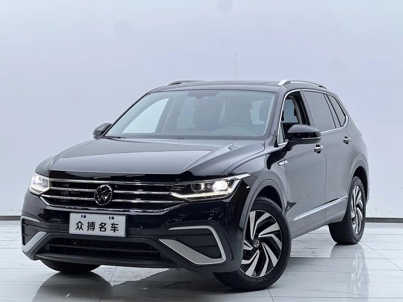 Volkswagen Tiguan L 2024 — фото 1