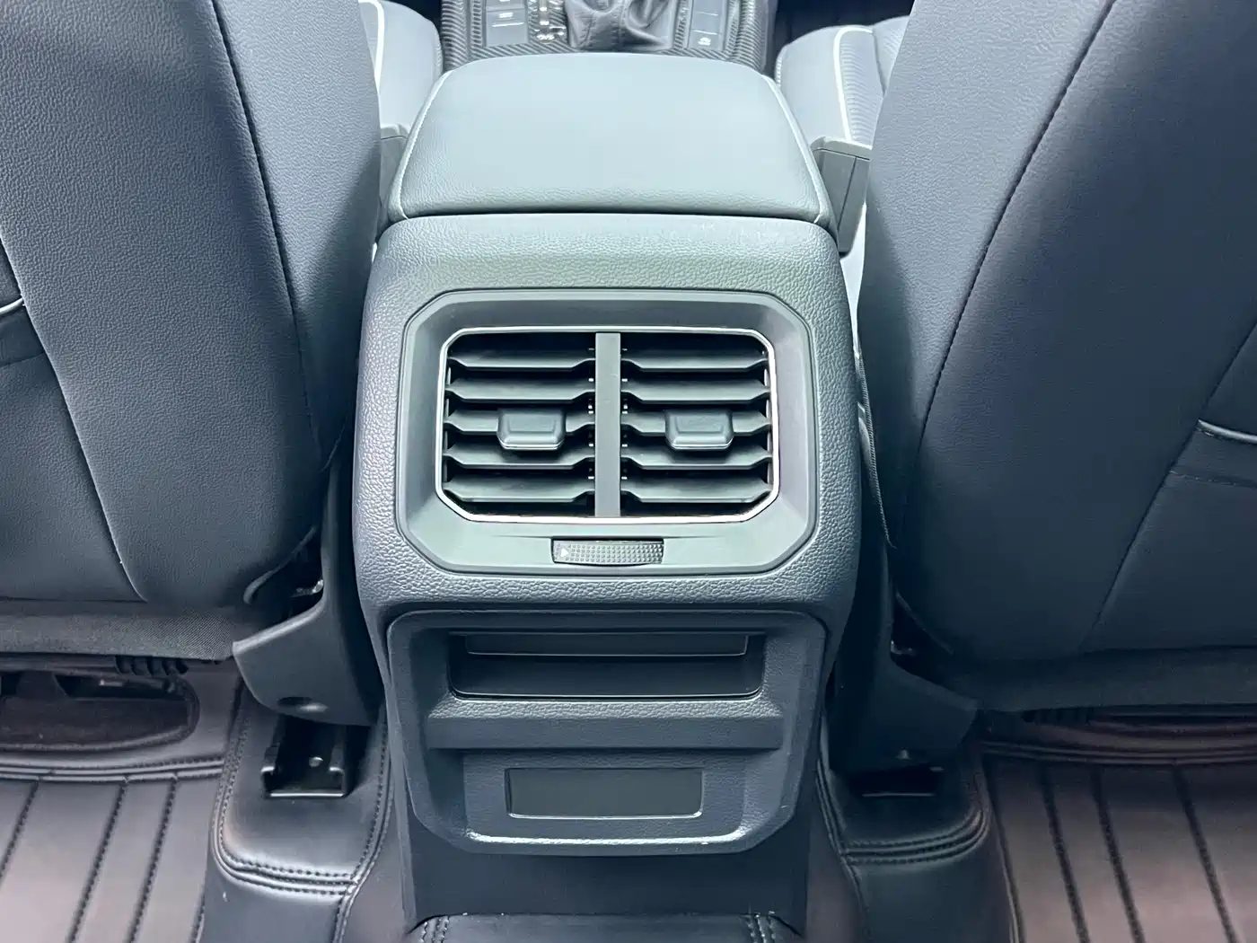 Volkswagen Tiguan L 2024 — миниатюра 14