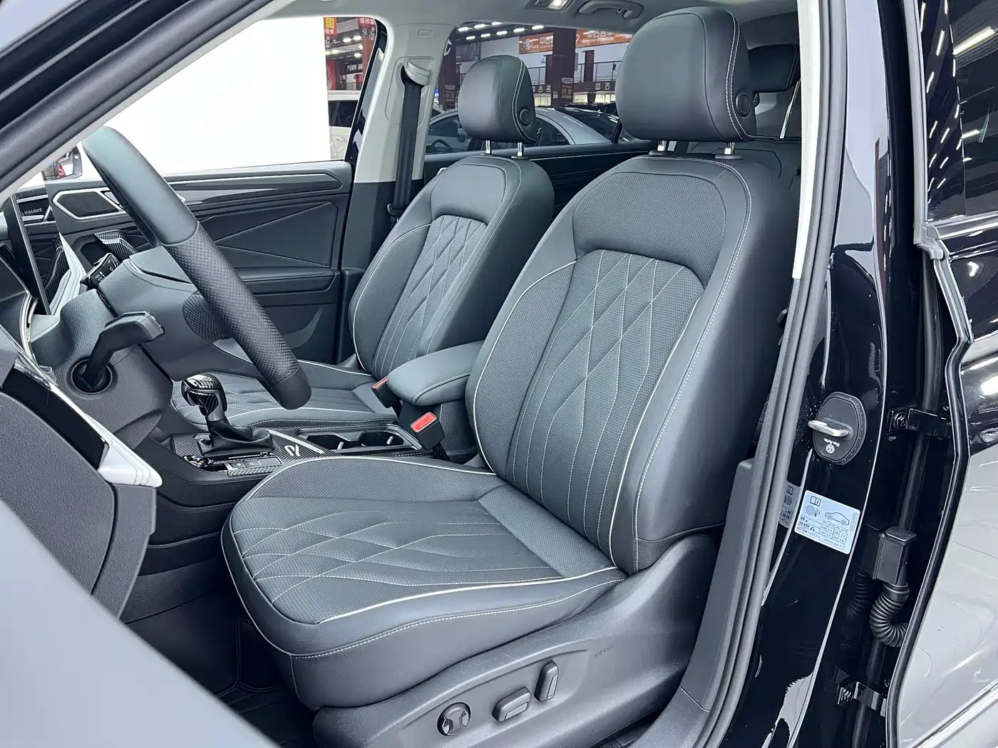 Volkswagen Tiguan L 2024 — миниатюра 17