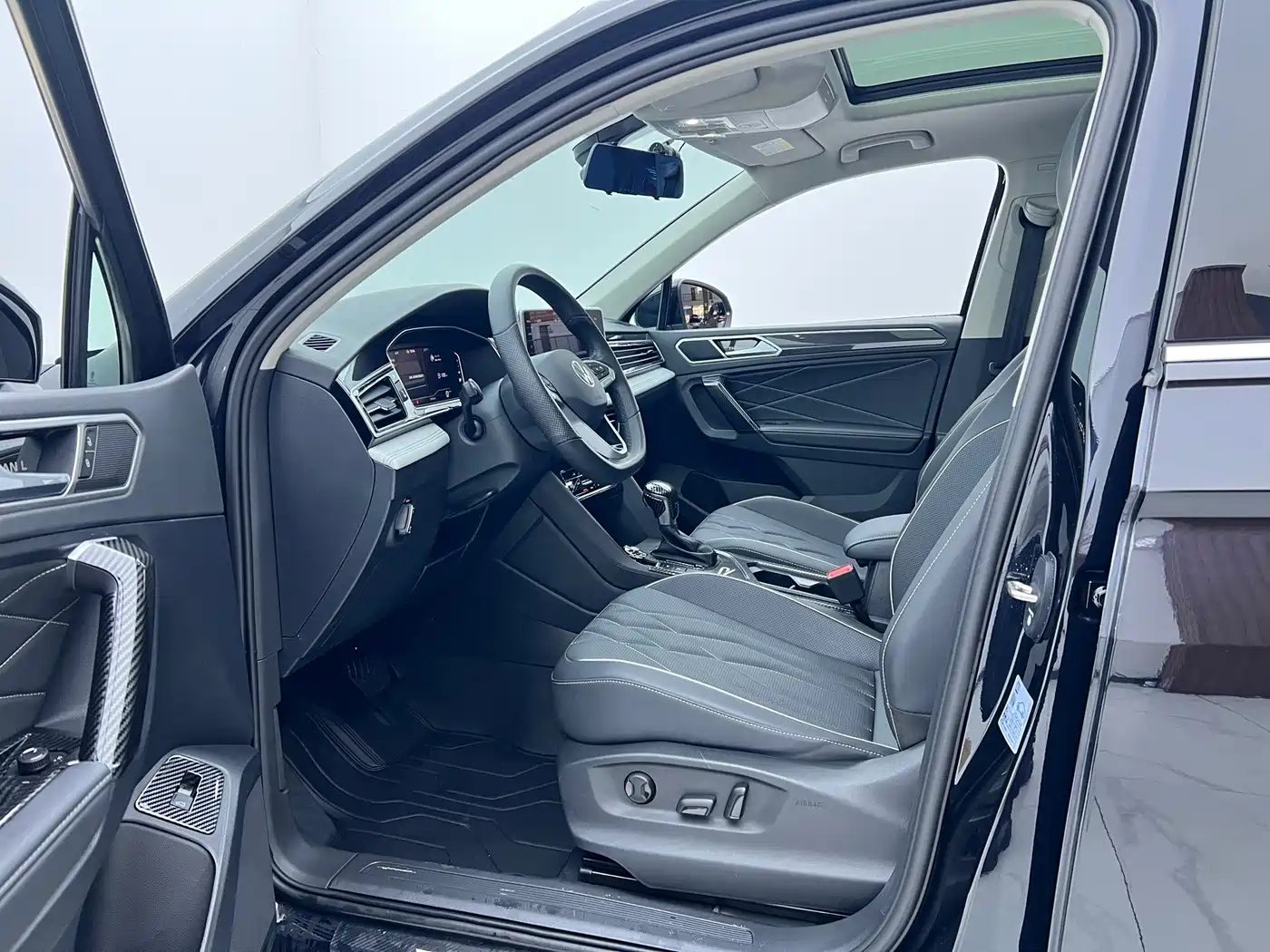 Volkswagen Tiguan L 2024 — миниатюра 5