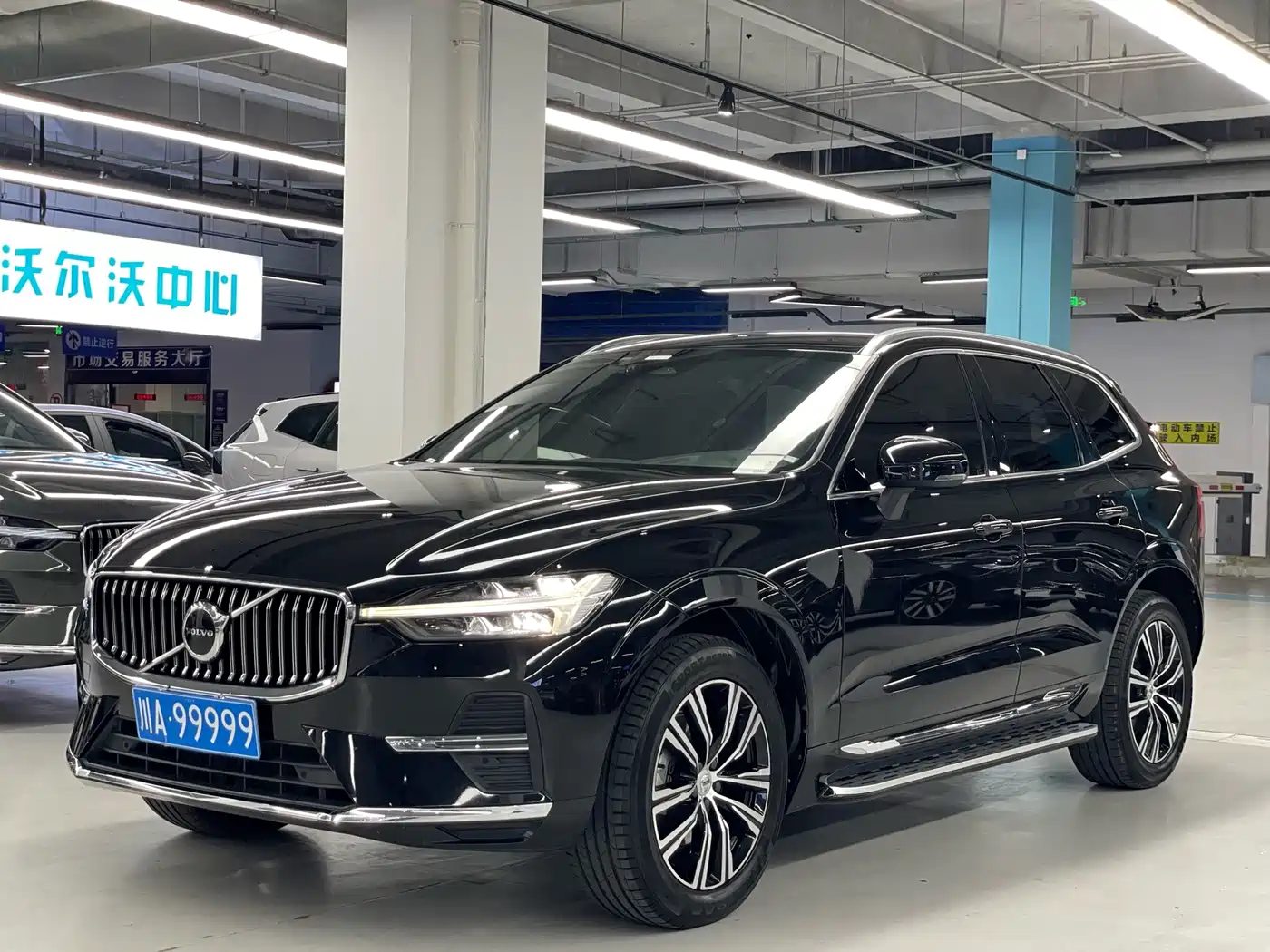 Volvo XC60 2021 — фото 1