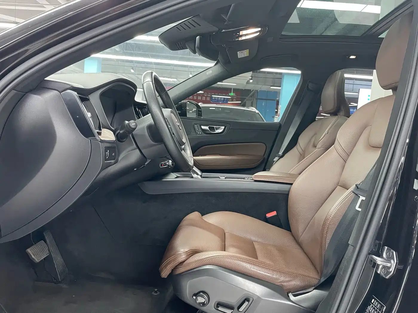 Volvo XC60 2021 — миниатюра 4